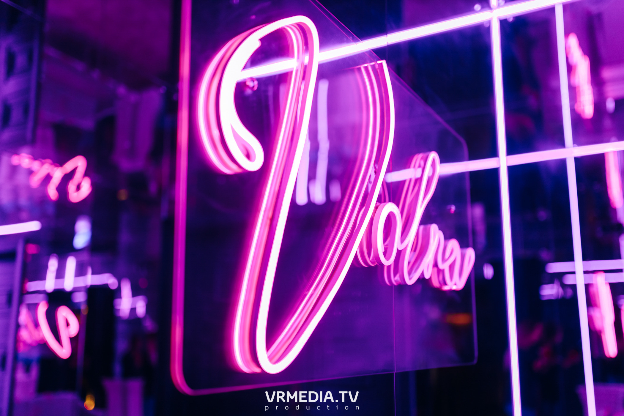 Love is… в караоке-баре «Volna»