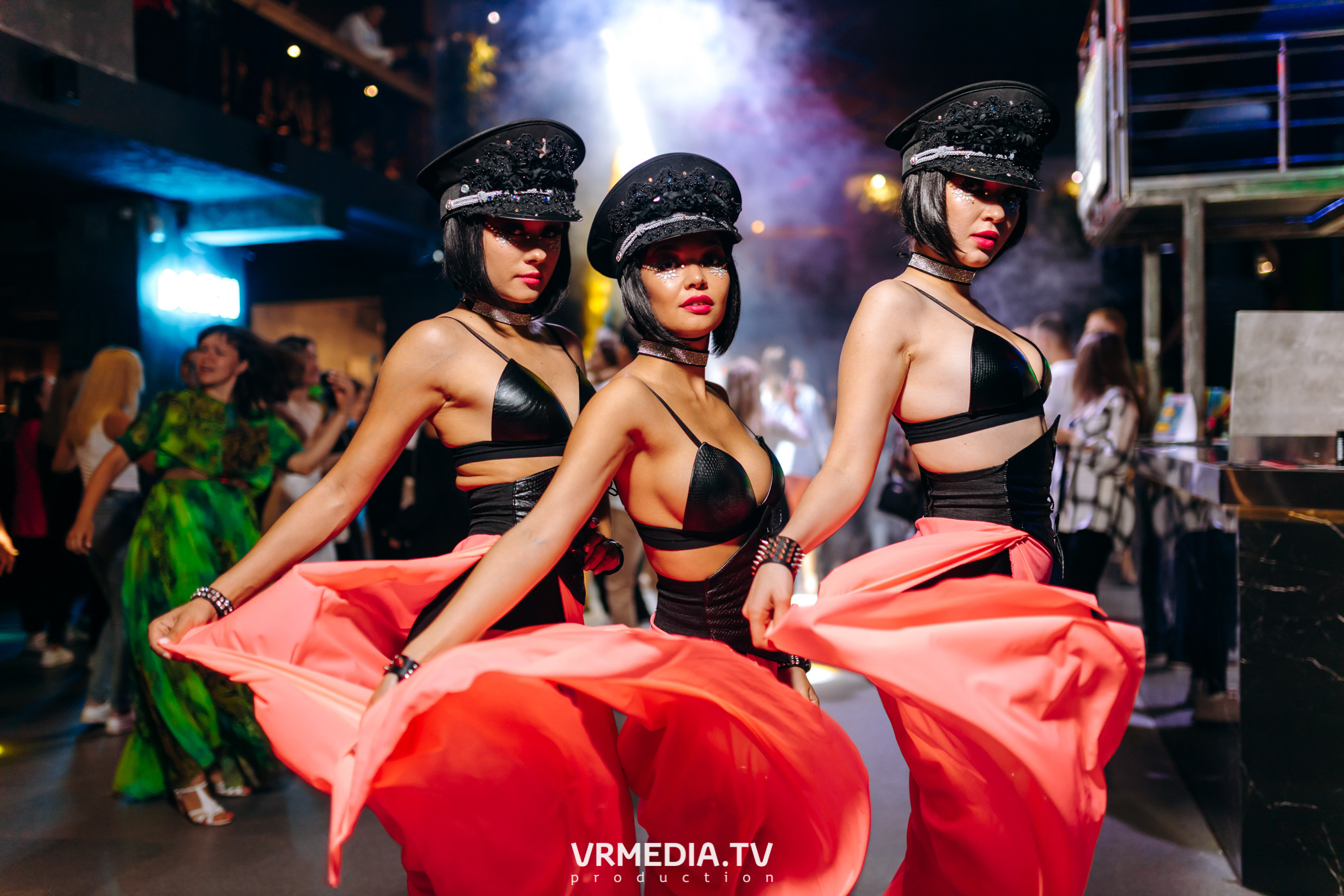 Выходные в баре «DOSKI»