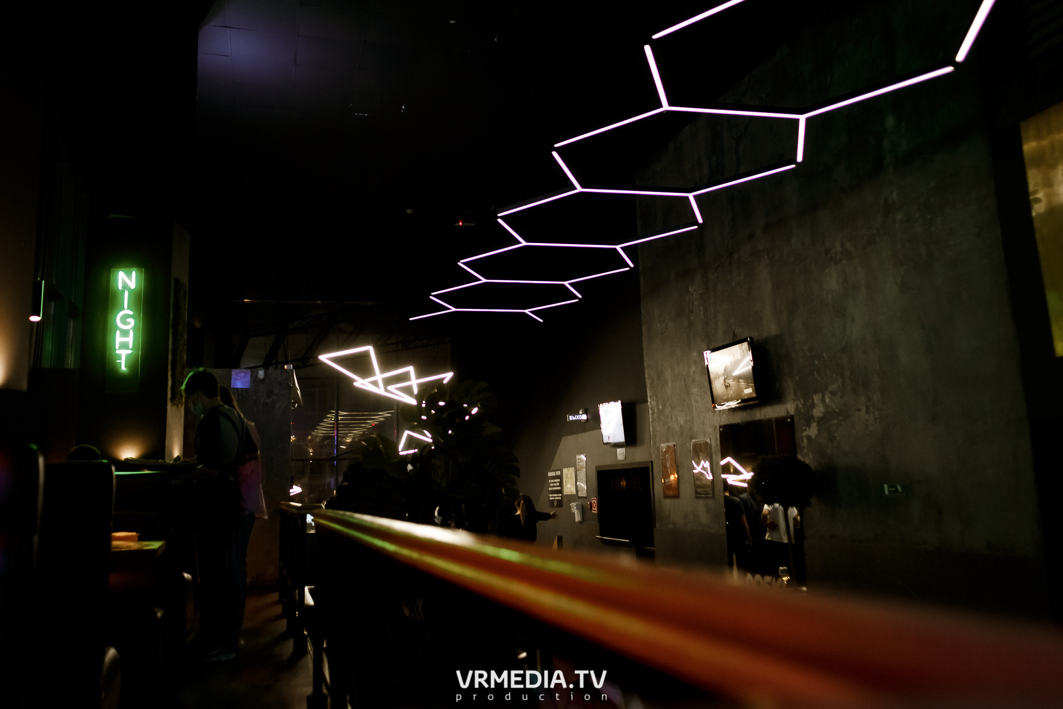 Выходные в баре «DOSKI»