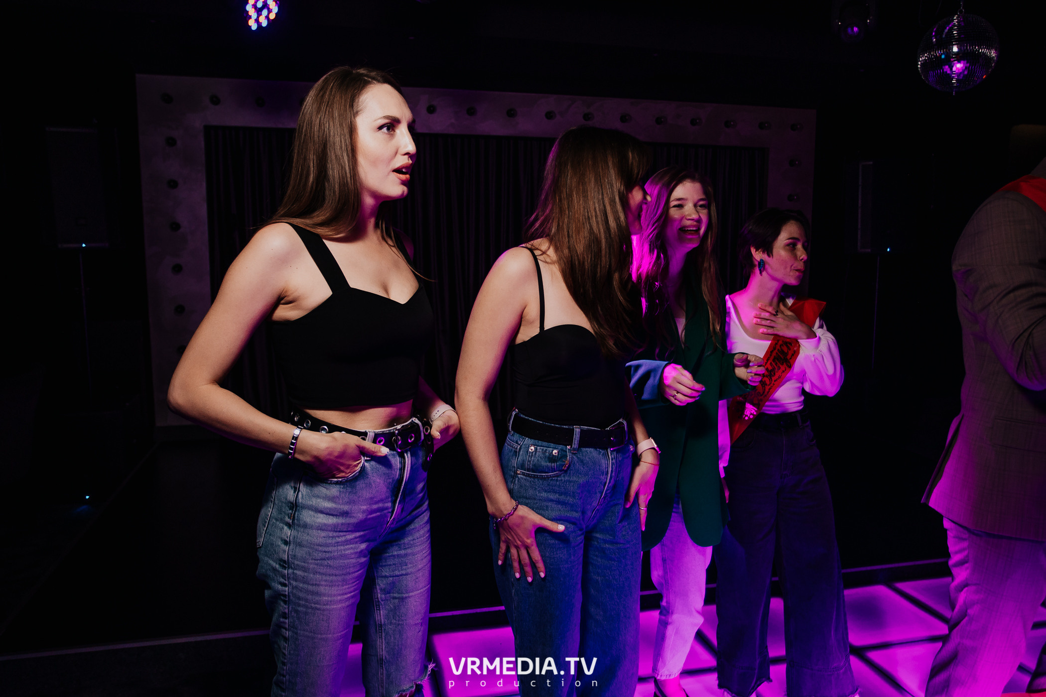 Пятничная вечеринка в караоке-баре «Volna»