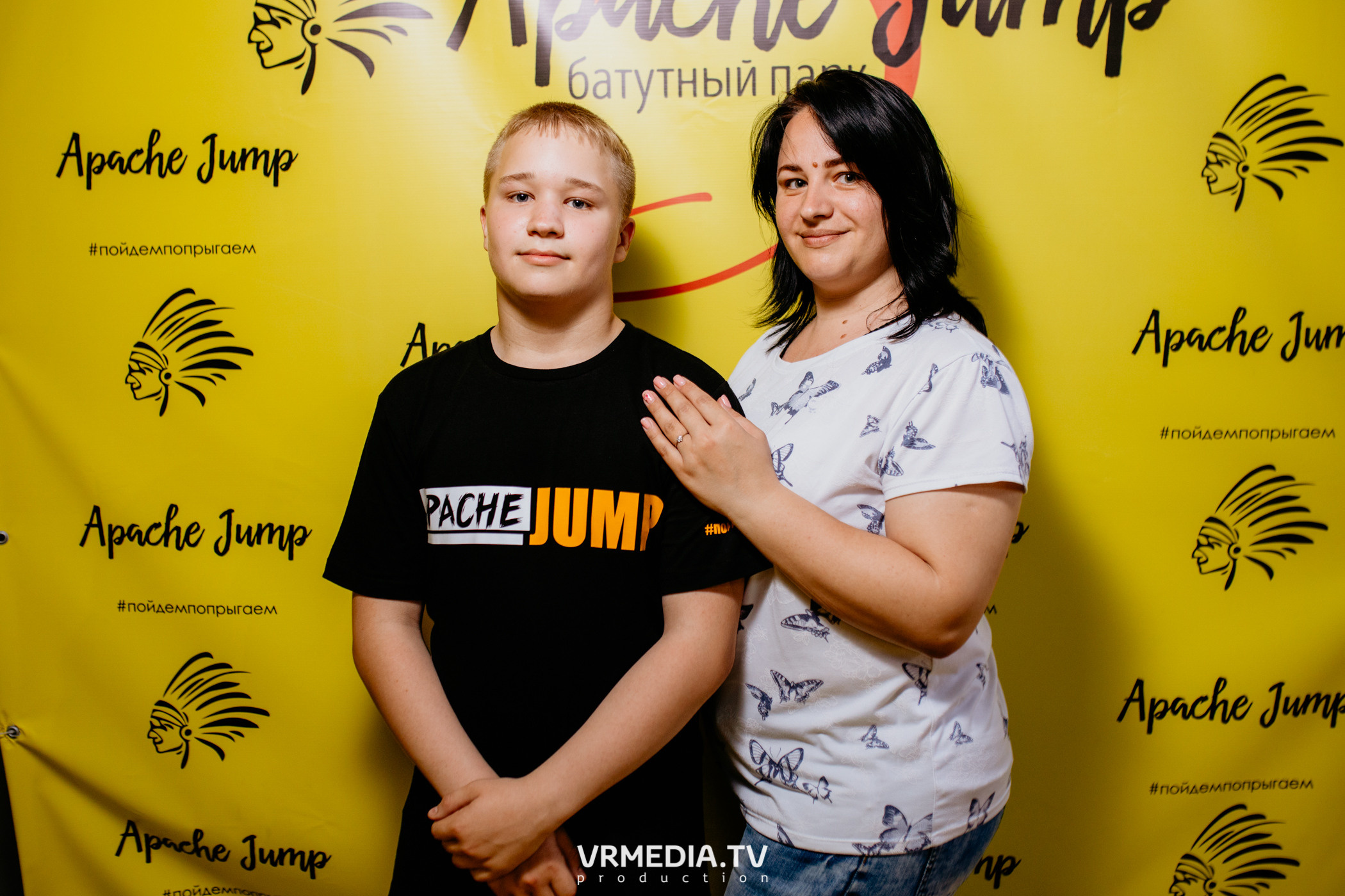 Соревнования по прыжкам на батуте в «Apache Jump»