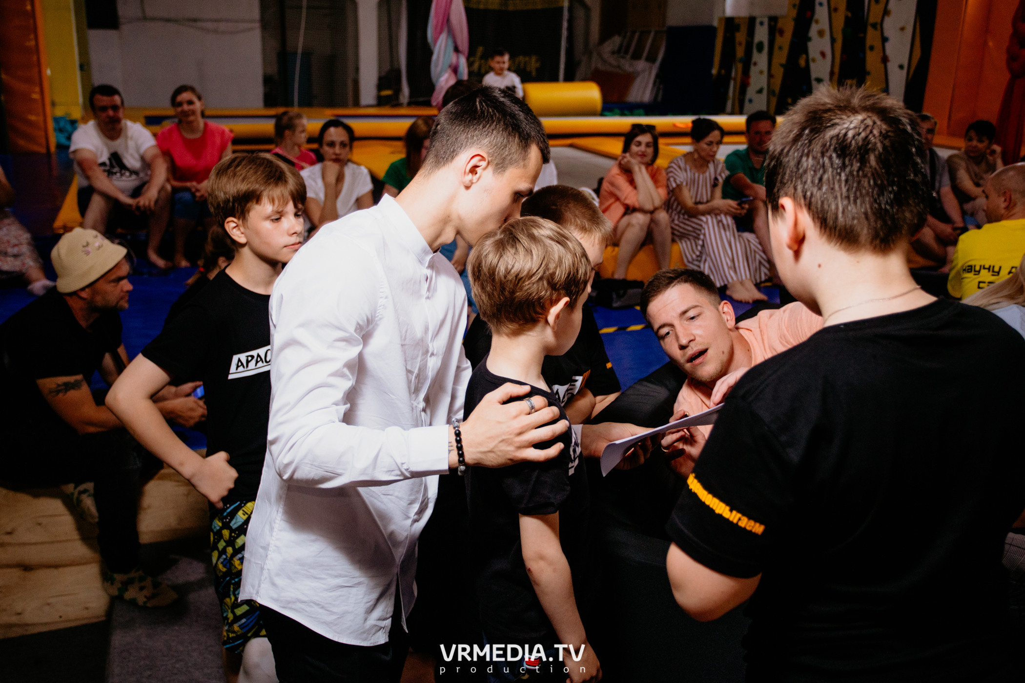 Соревнования по прыжкам на батуте в «Apache Jump»