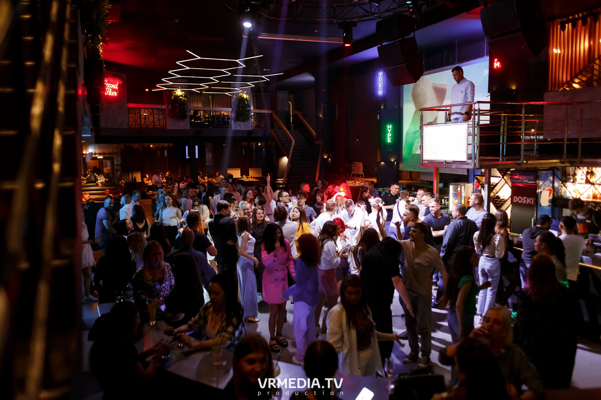 Выходные в баре «DOSKI»