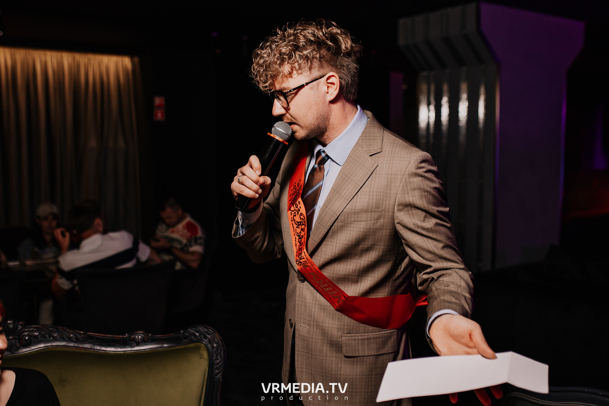 Пятничная вечеринка в караоке-баре «Volna»