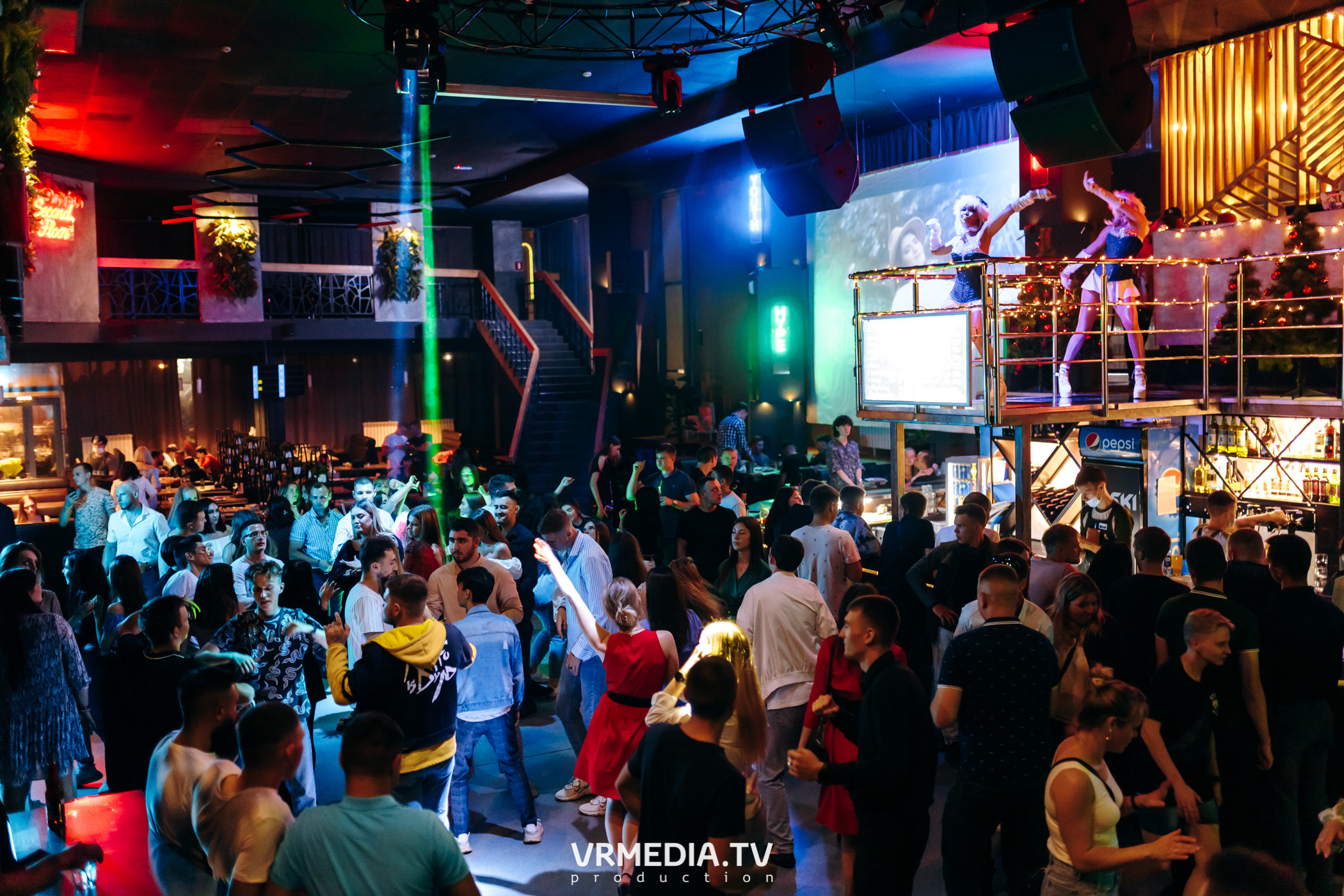 Новогодние корпоративы в баре «DOSKI»