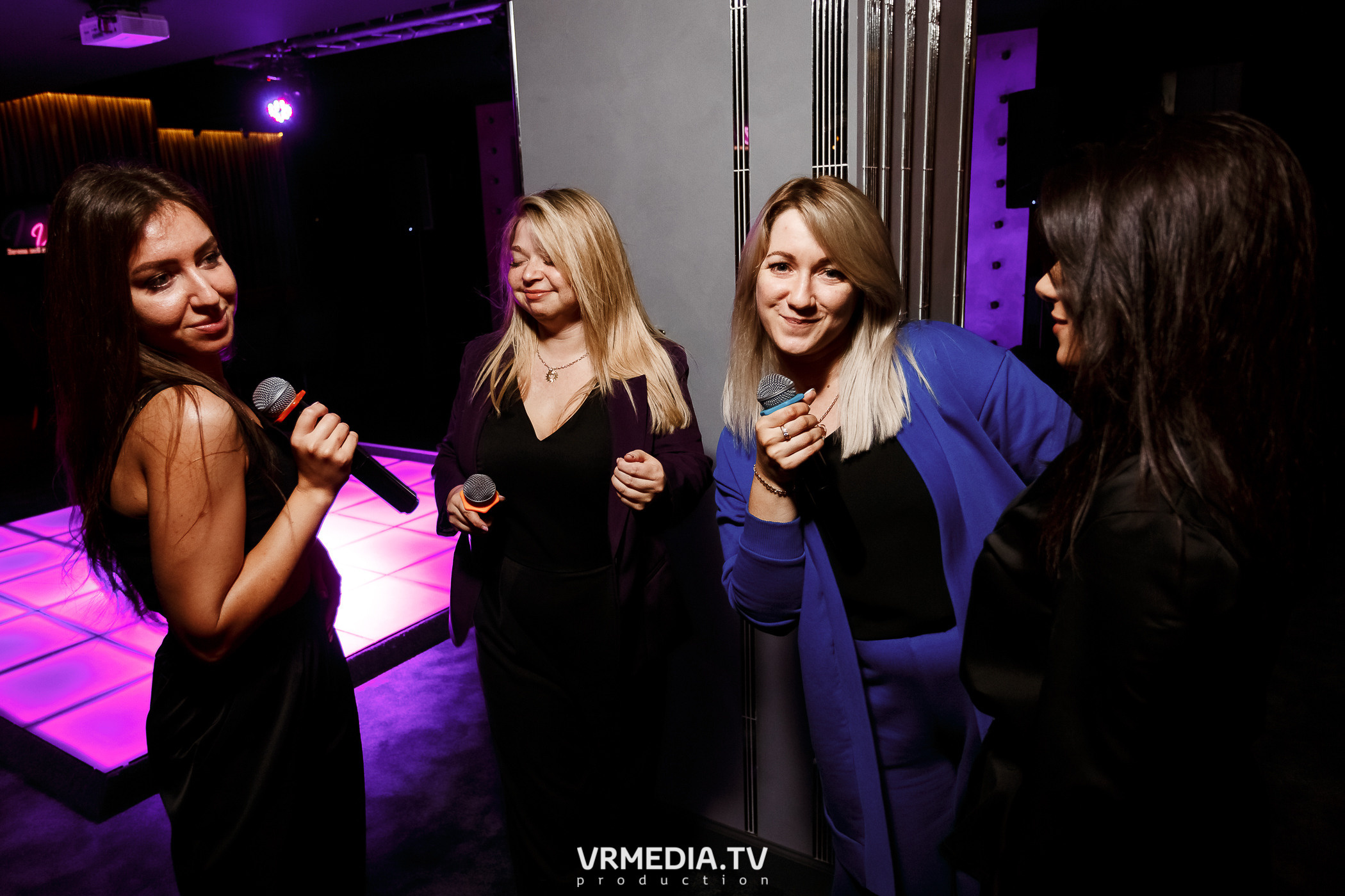 Золотая пятница в караоке-баре «Volna»