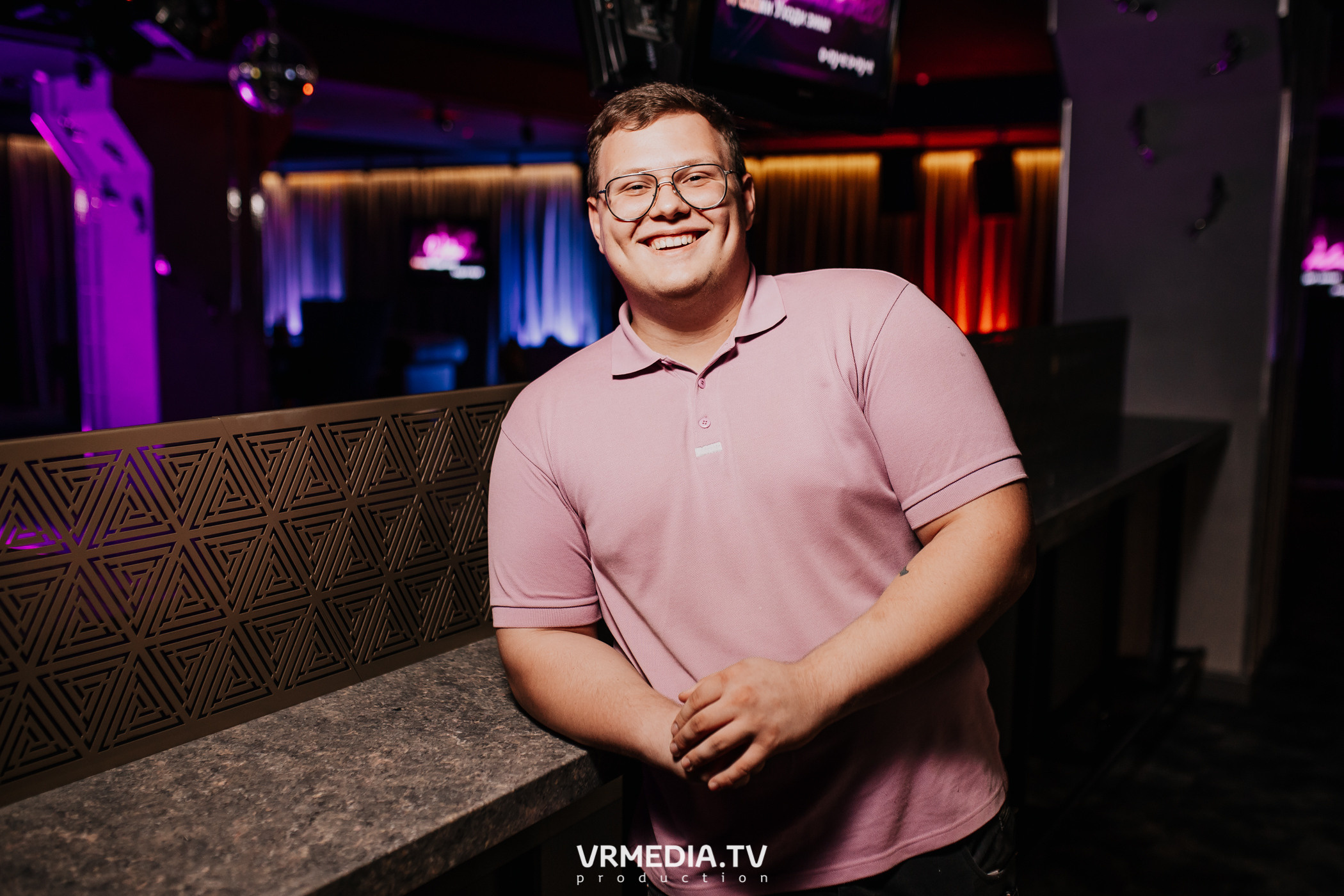 Пятничная вечеринка в караоке-баре «Volna»