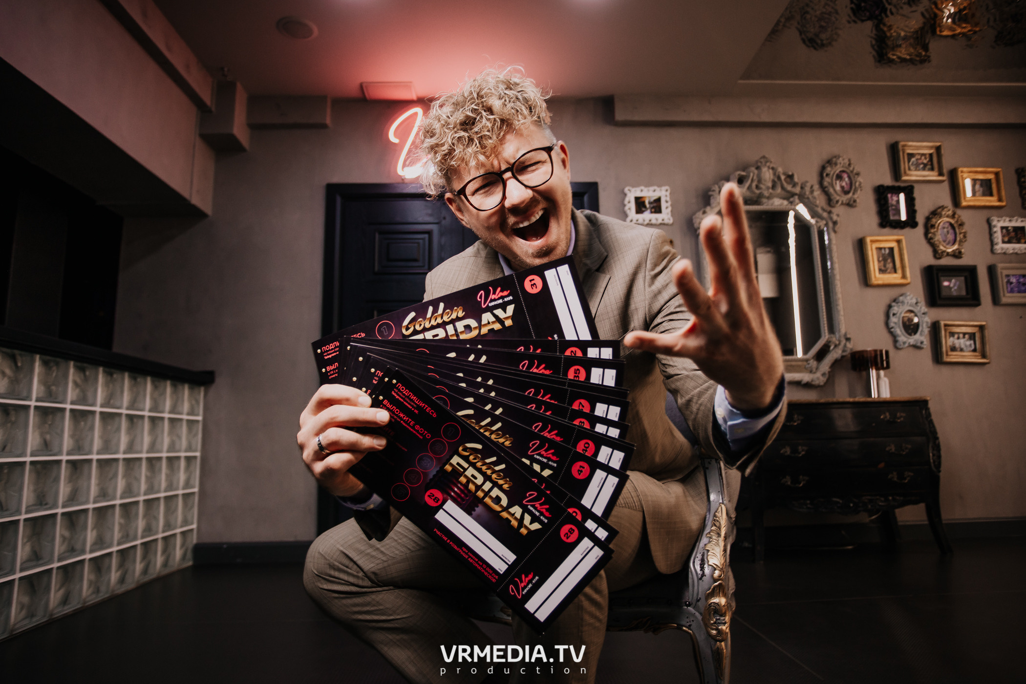 Пятничная вечеринка в караоке-баре «Volna»