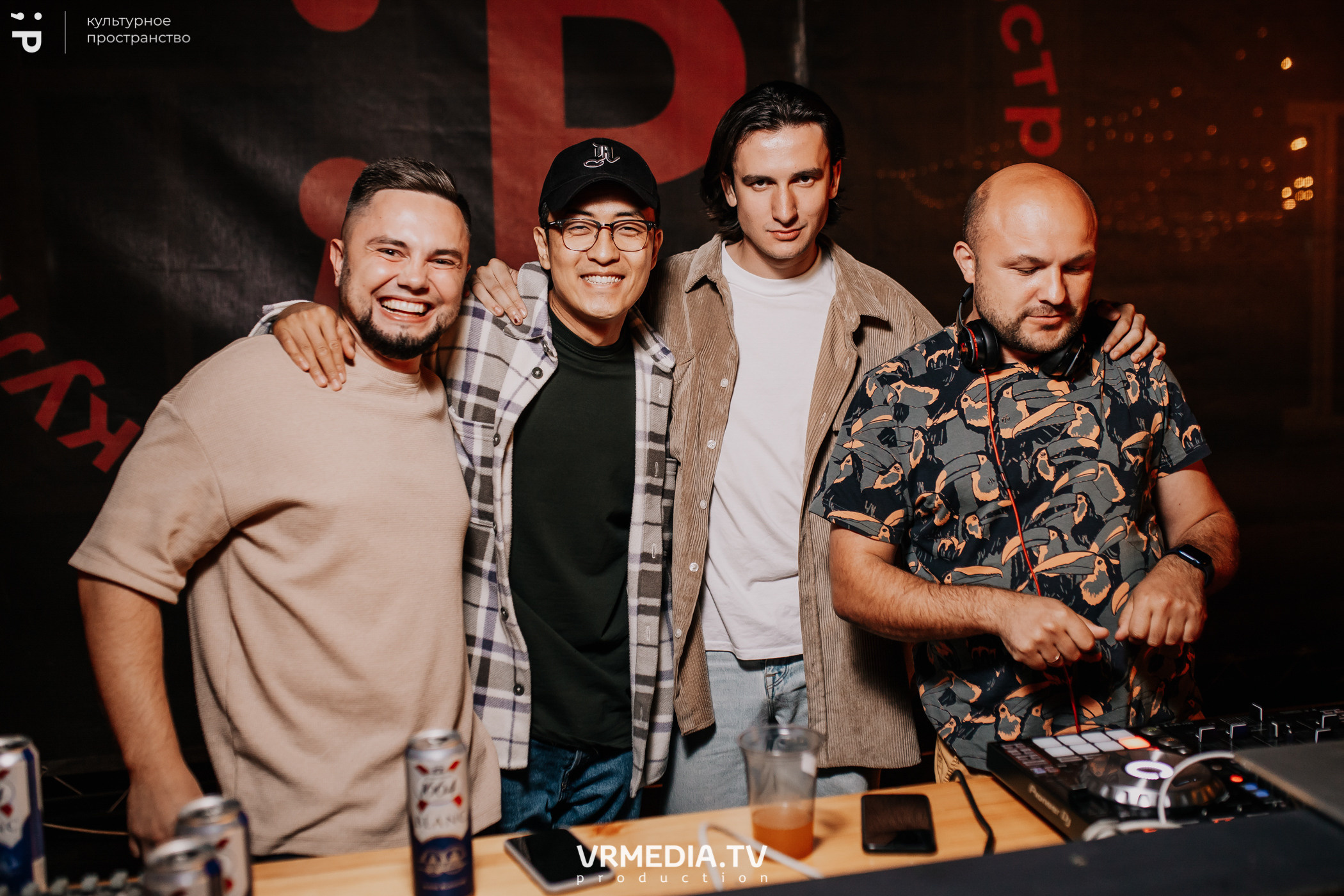 11 Friends of Chao в культурном пространстве «Редакция»