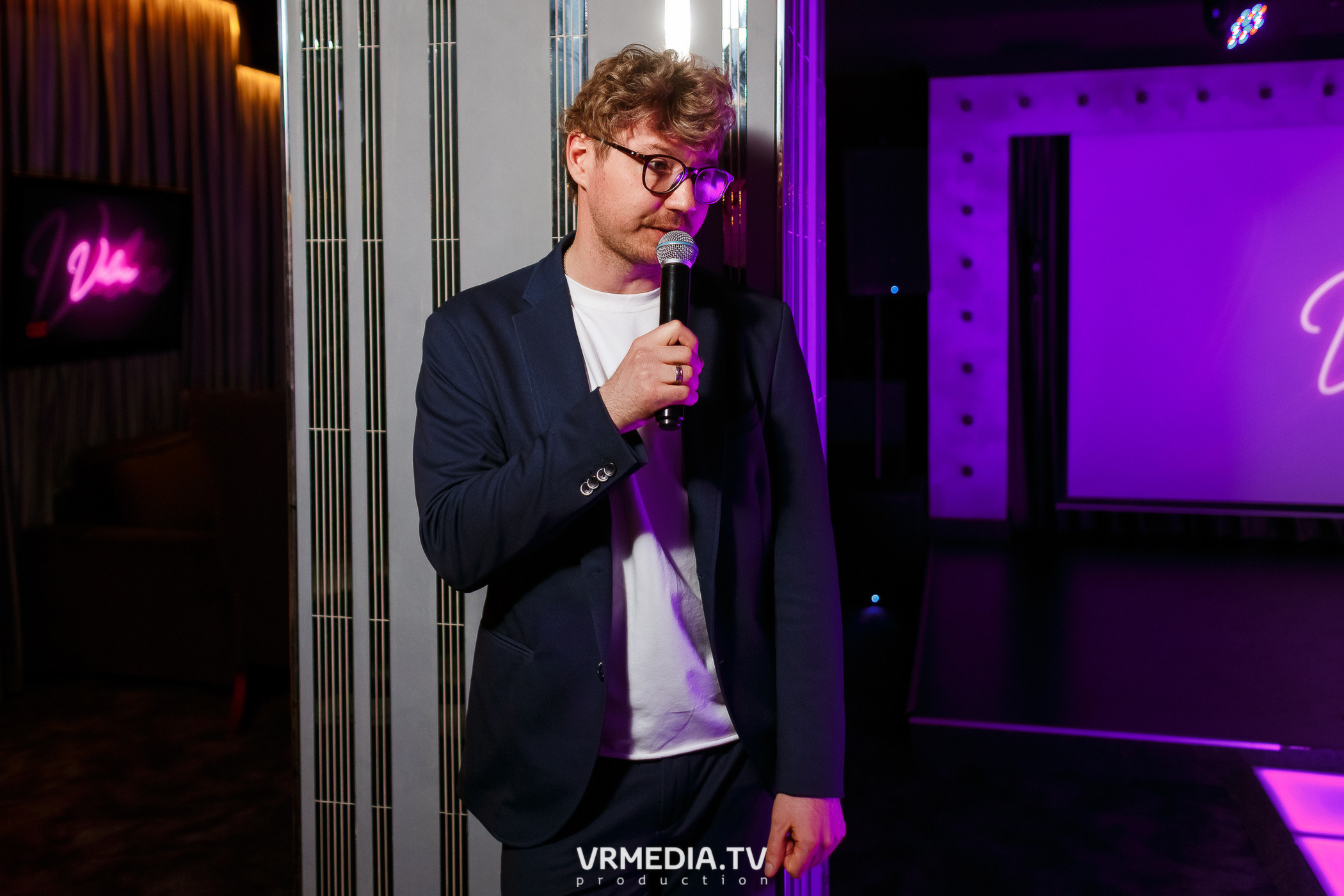 Колесо фортуны в караоке-баре «Volna»