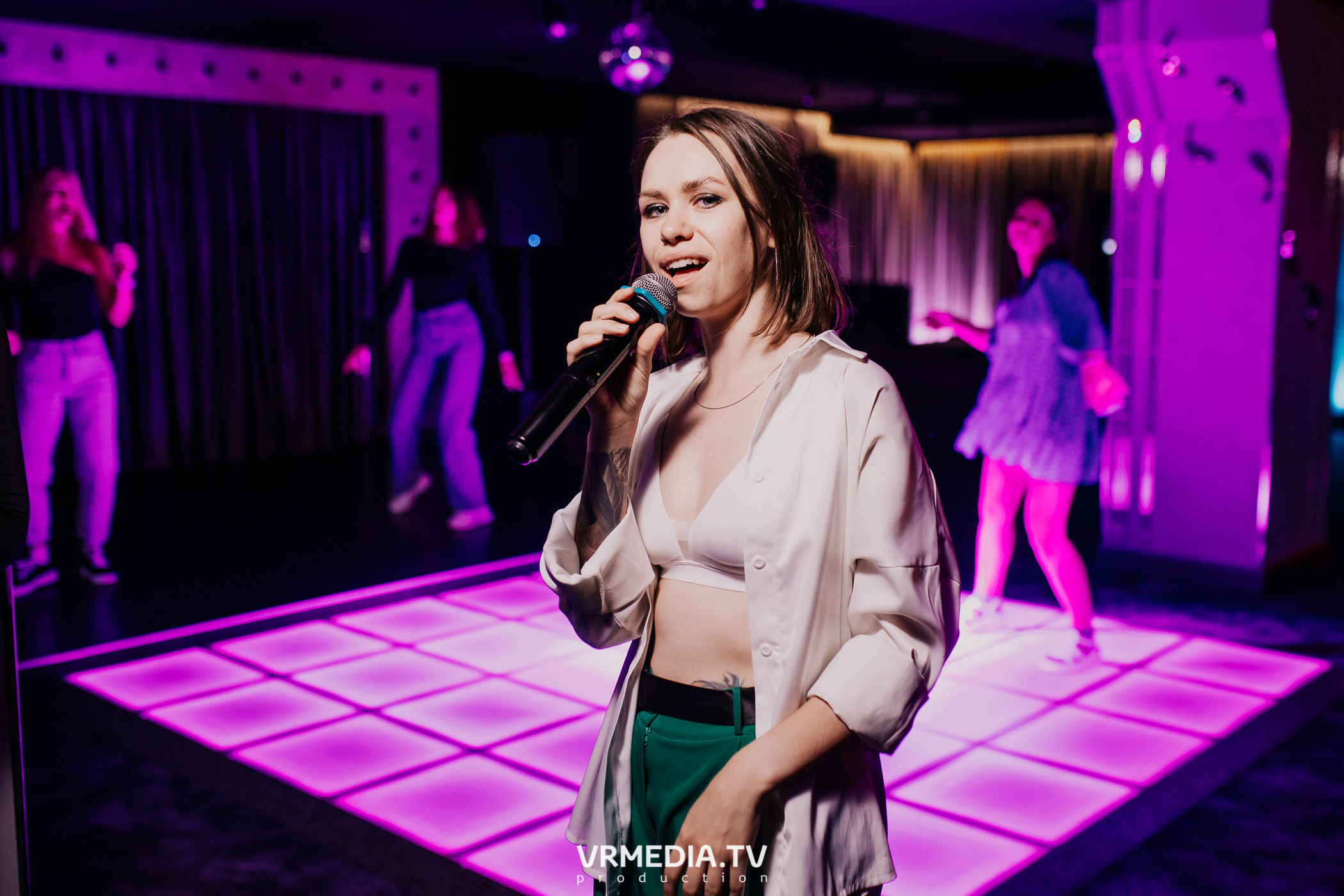 Русский рок в караоке-баре «Volna»