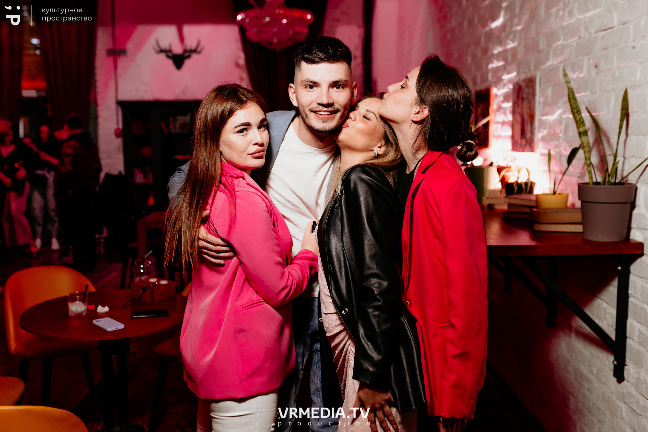 #Редакция_Лето: Time 92 в культурном пространстве «Редакция»