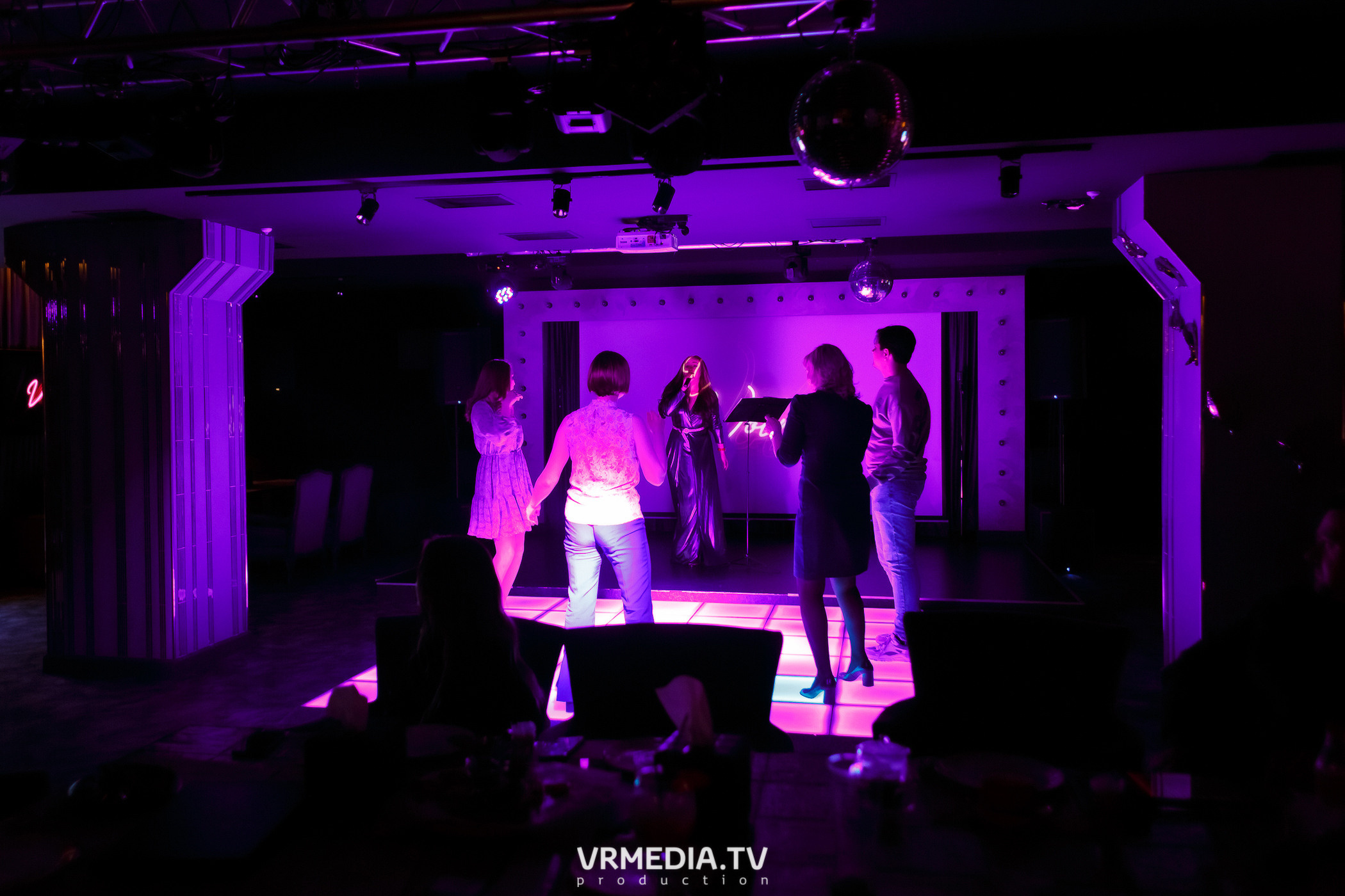 Колесо фортуны в караоке-баре «Volna»