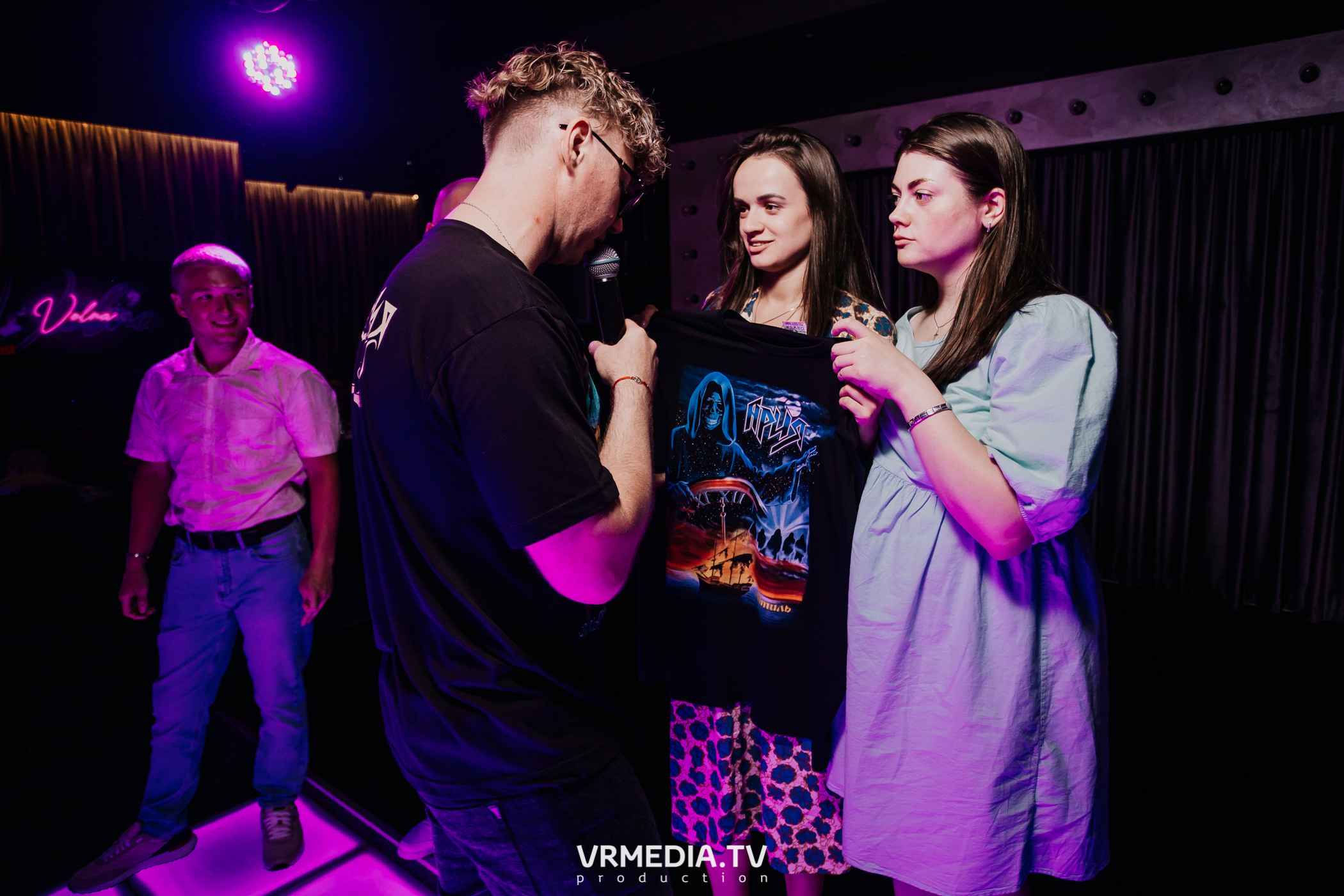 Русский рок в караоке-баре «Volna»