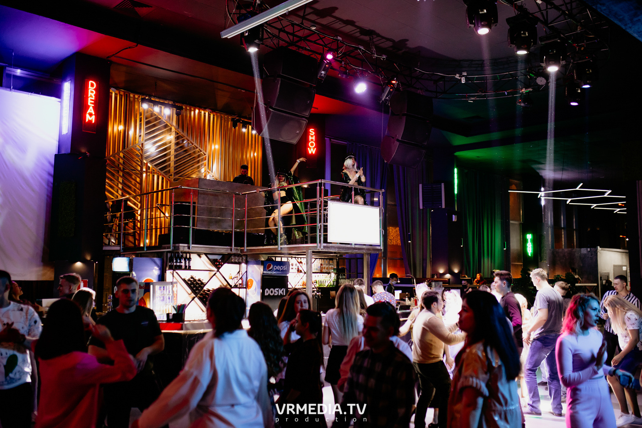 Выходные в баре «DOSKI»