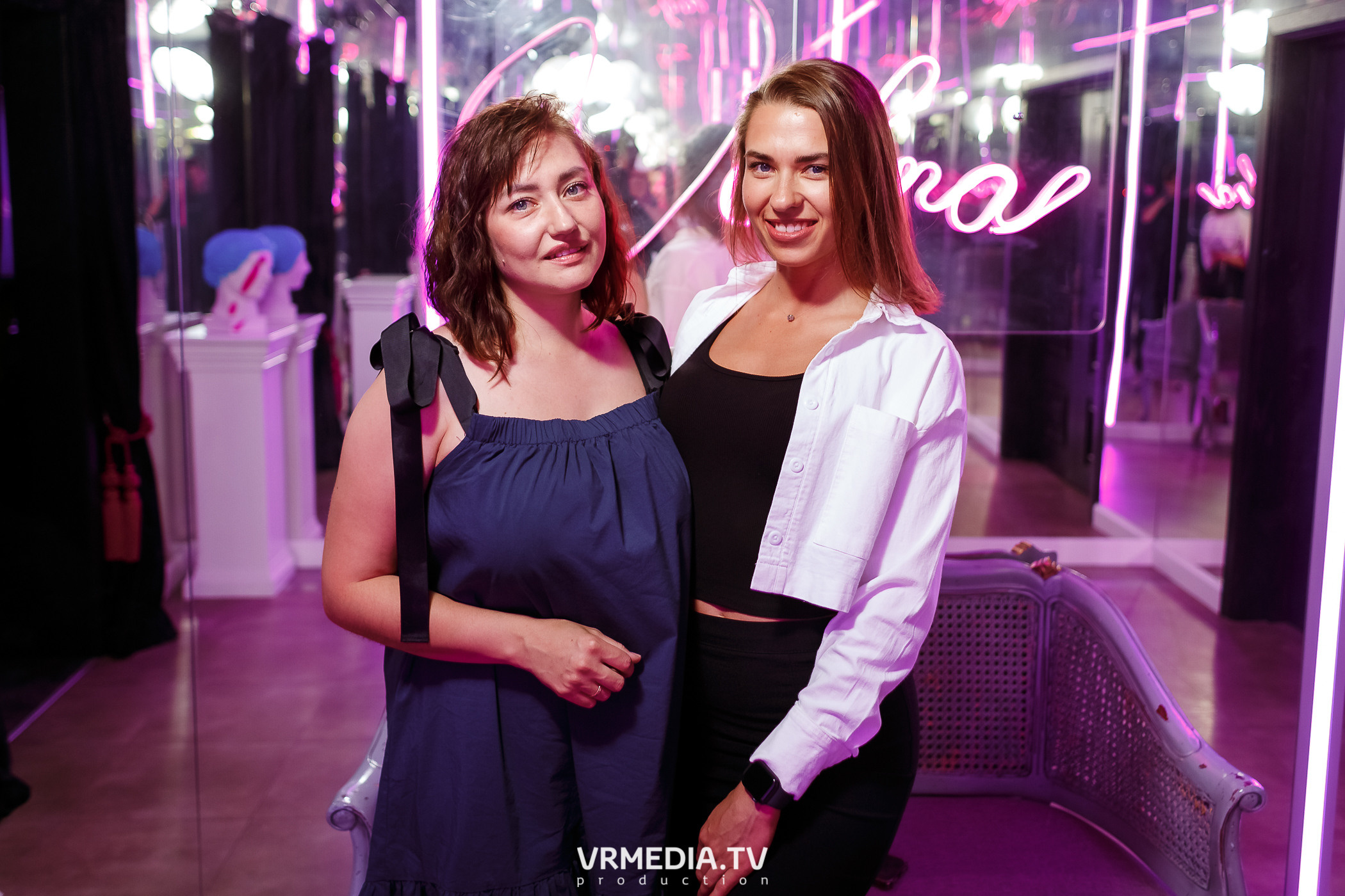 Золотая пятница. Вечеринка 90х в караоке-баре «Volna»