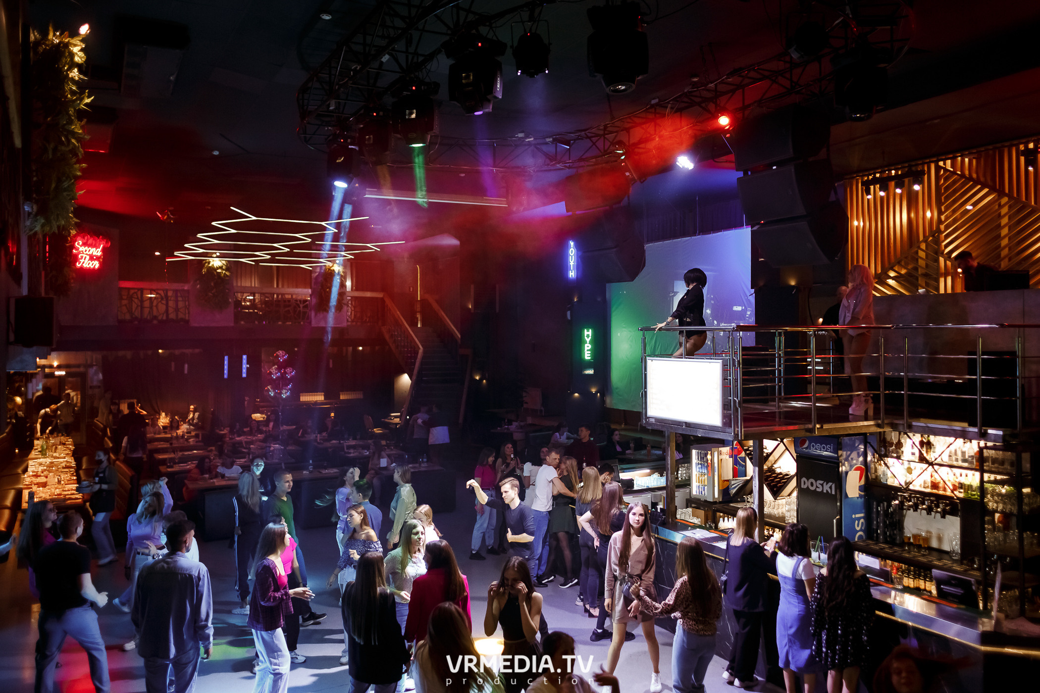 Выходные в баре «DOSKI»