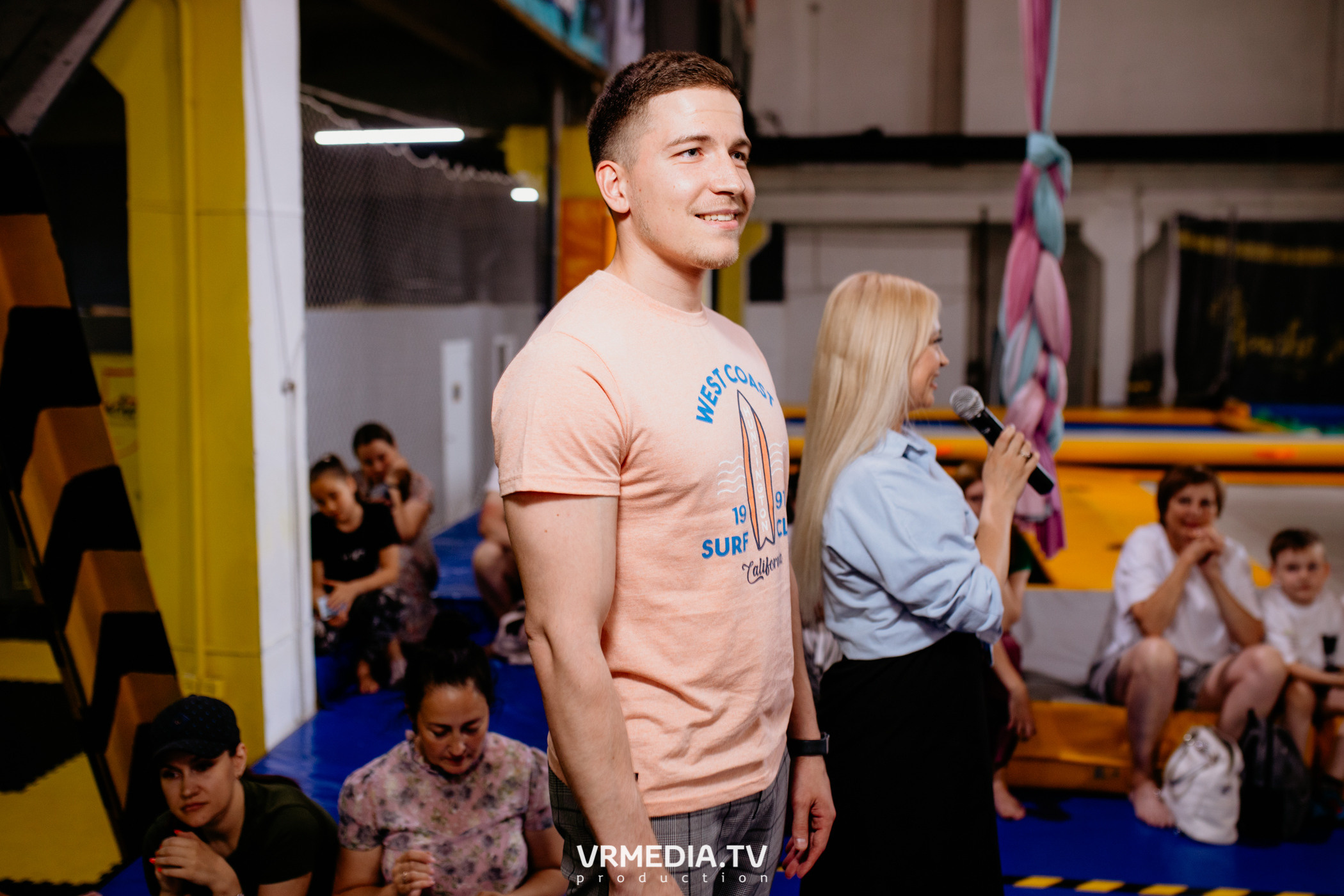 Соревнования по прыжкам на батуте в «Apache Jump»