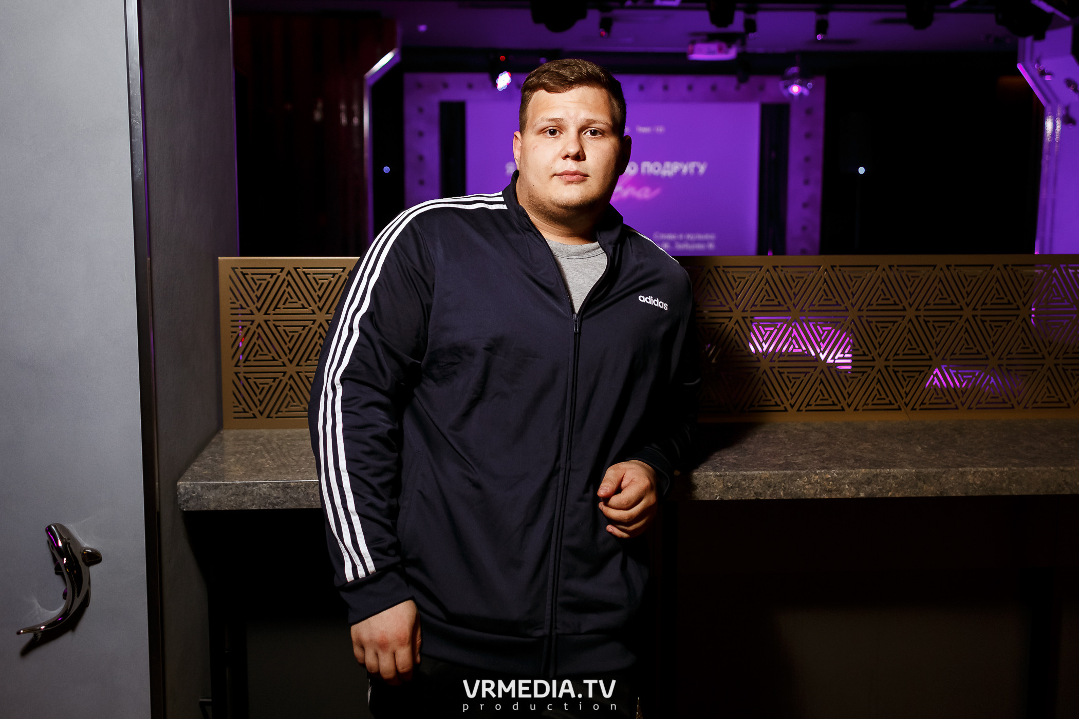 Золотая пятница. Вечеринка 90х в караоке-баре «Volna»