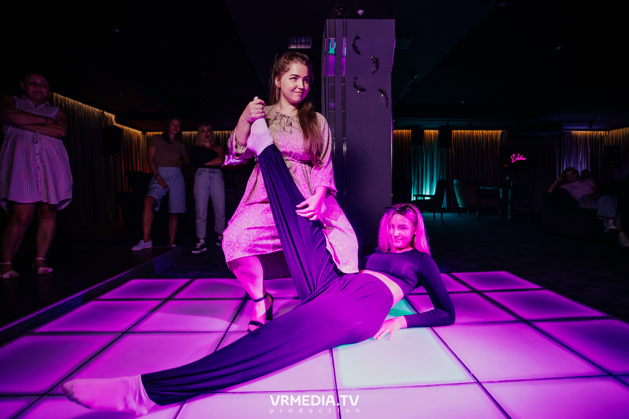 Русский рок в караоке-баре «Volna»