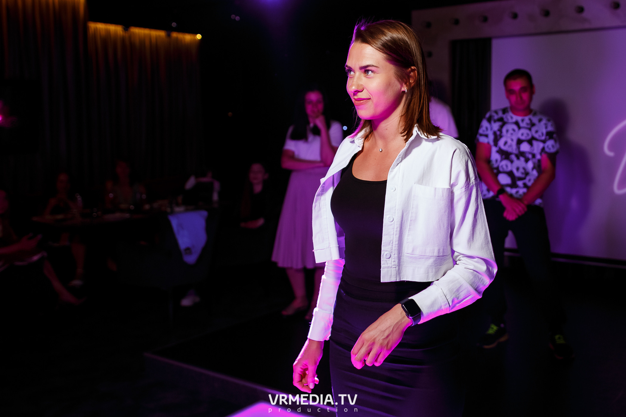 Золотая пятница. Вечеринка 90х в караоке-баре «Volna»