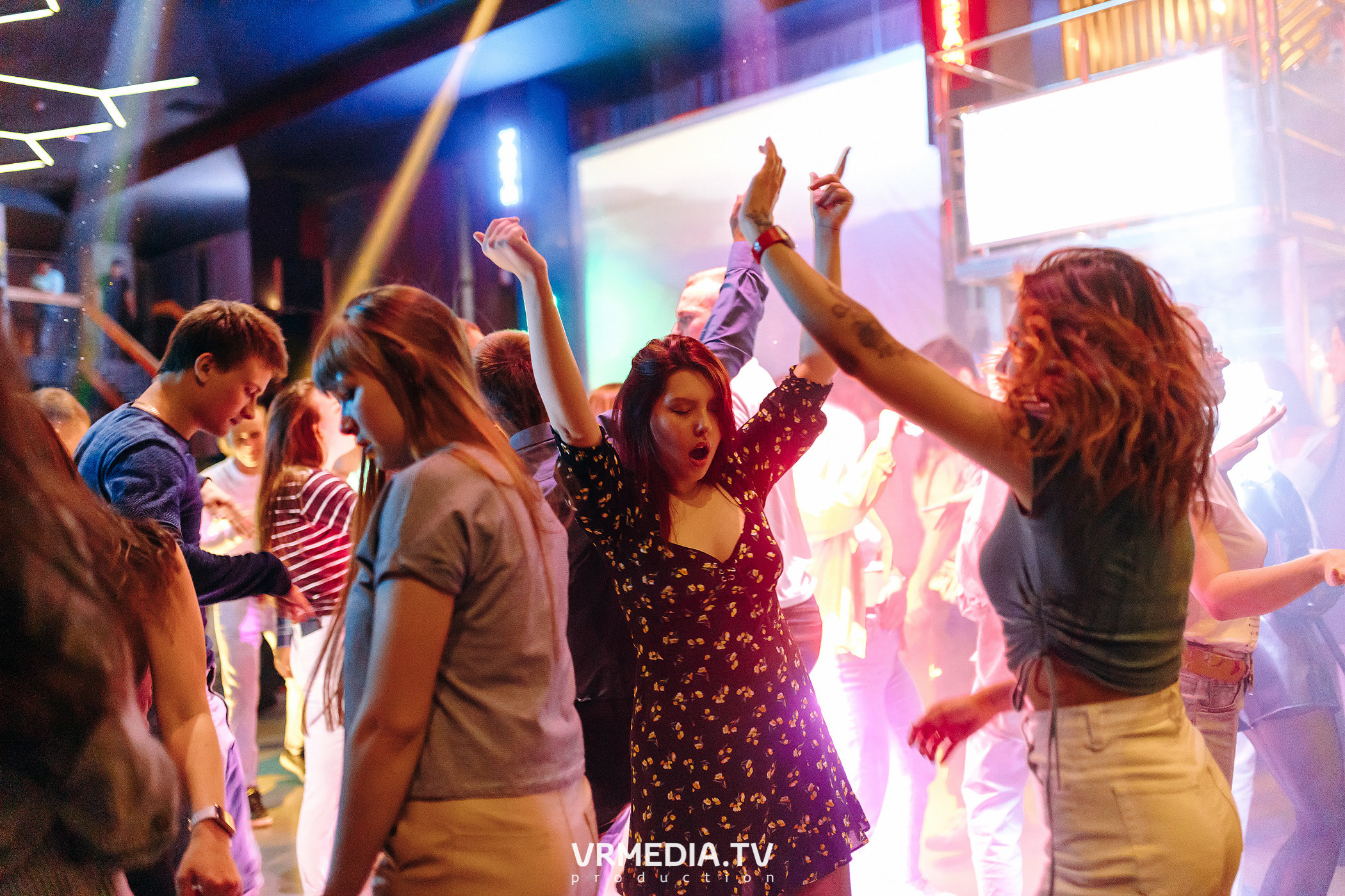 Выходные в баре «DOSKI»