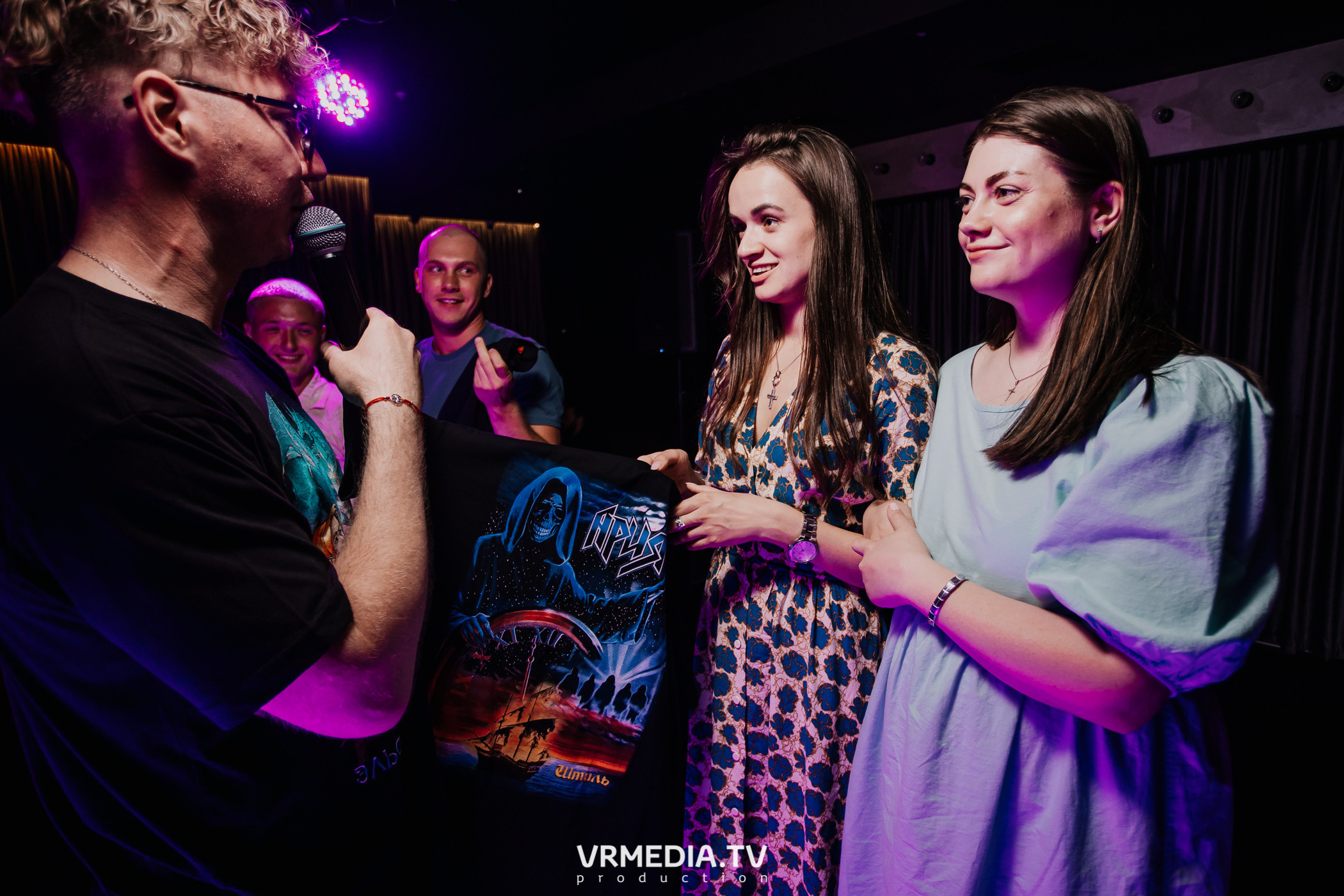 Русский рок в караоке-баре «Volna»