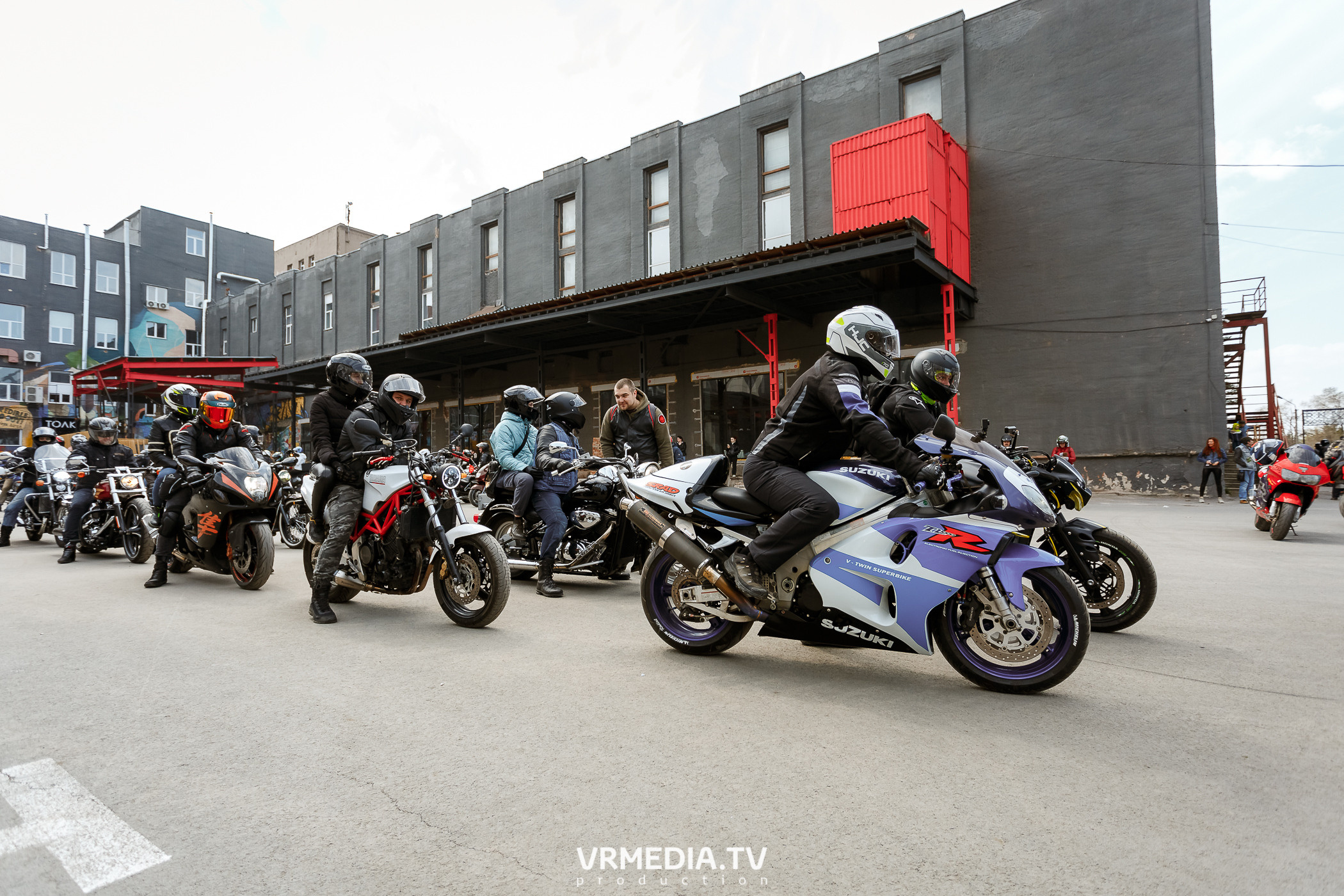 Открытие кемеровского мотосезона в культурном пространстве «Редакция»