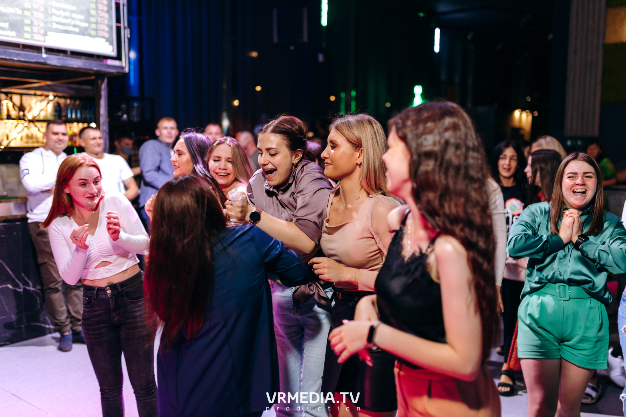 Выходные в баре «DOSKI»