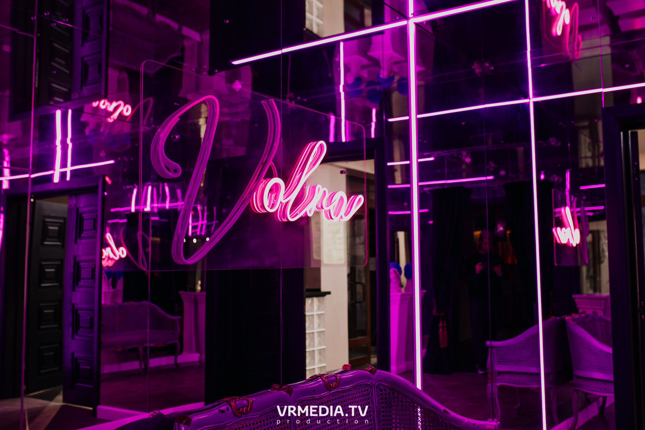 Пятничная вечеринка в караоке-баре «Volna»