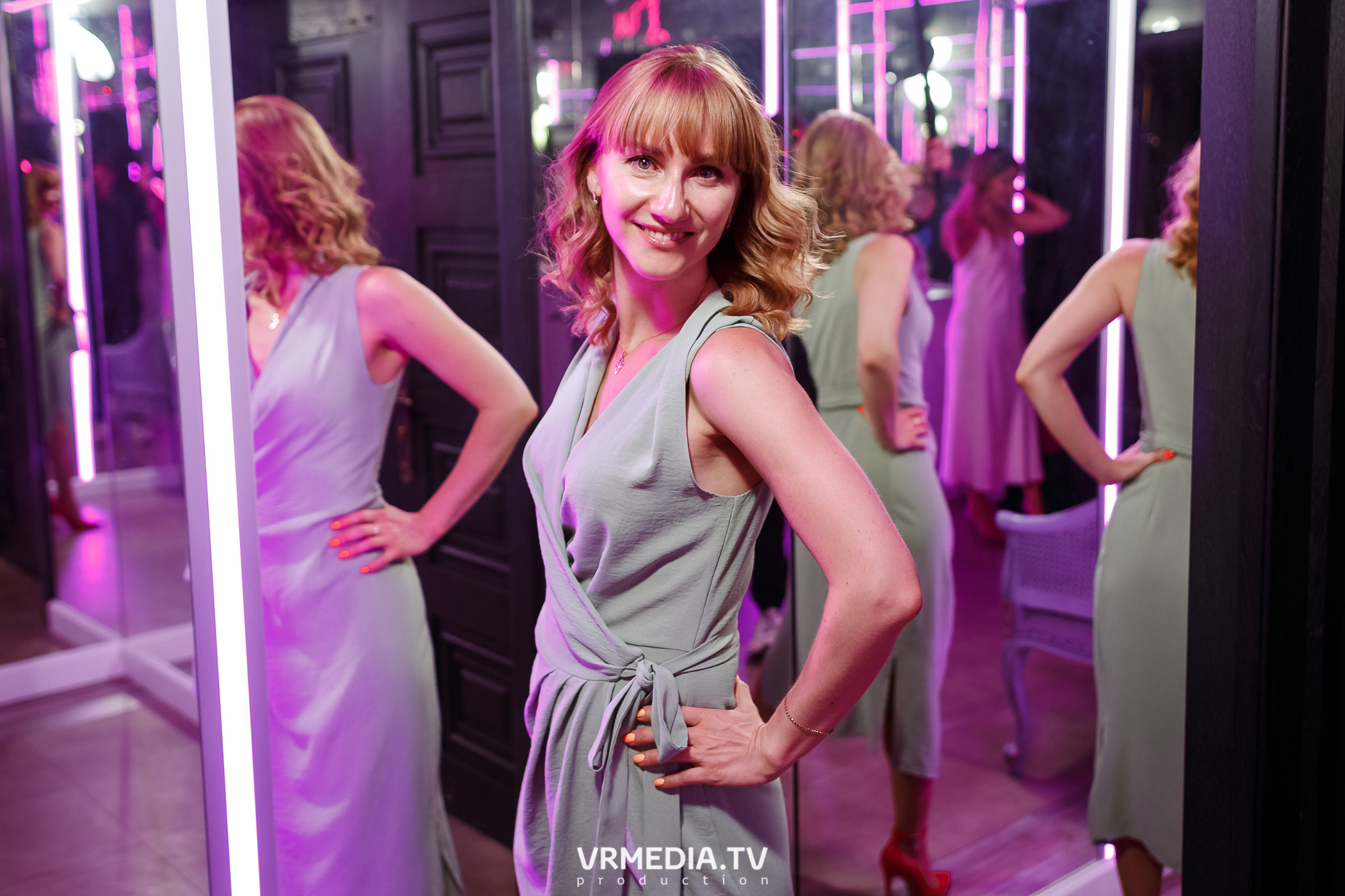 Золотая пятница. Вечеринка 90х в караоке-баре «Volna»