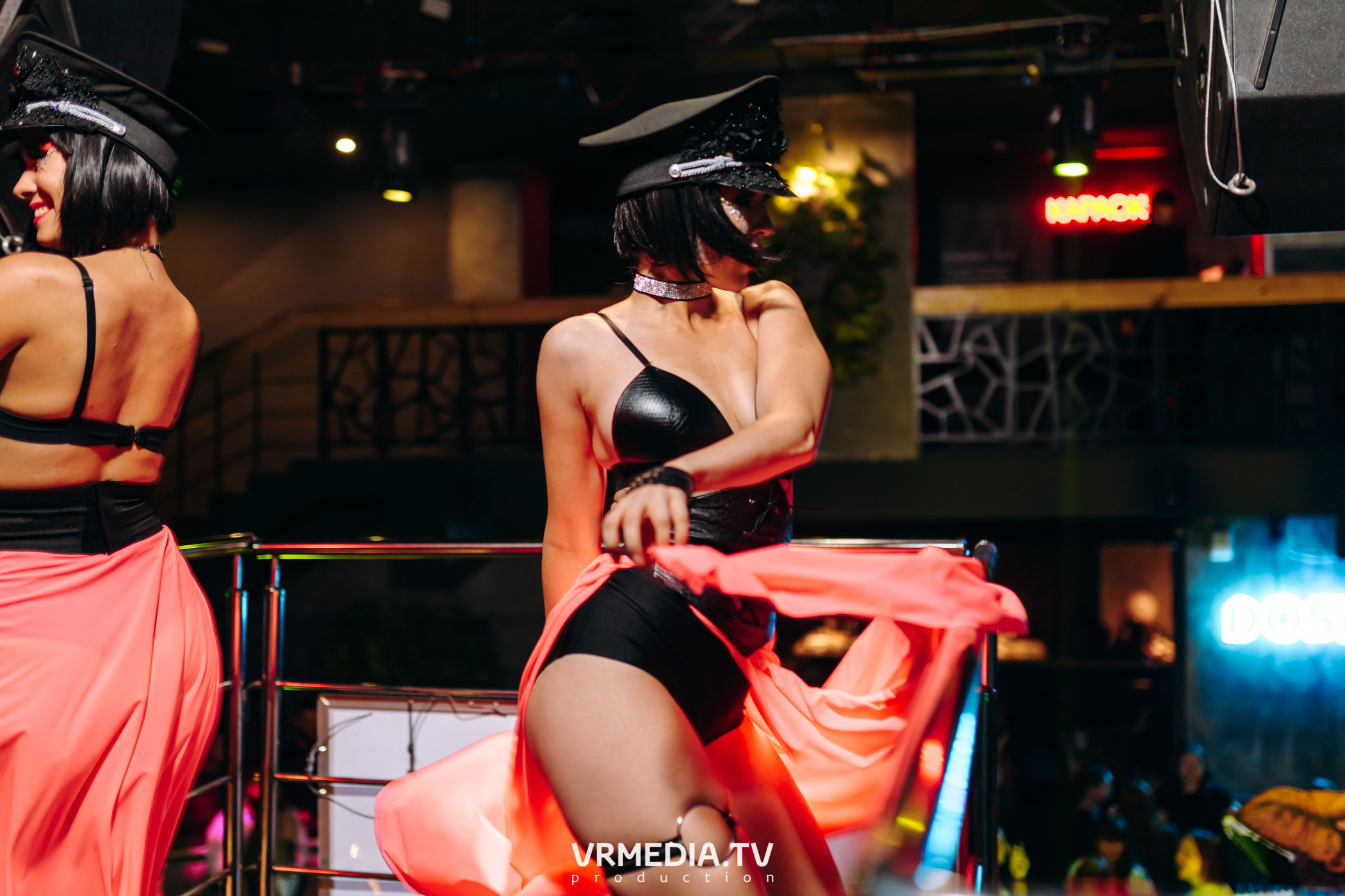 Выходные в баре «DOSKI»