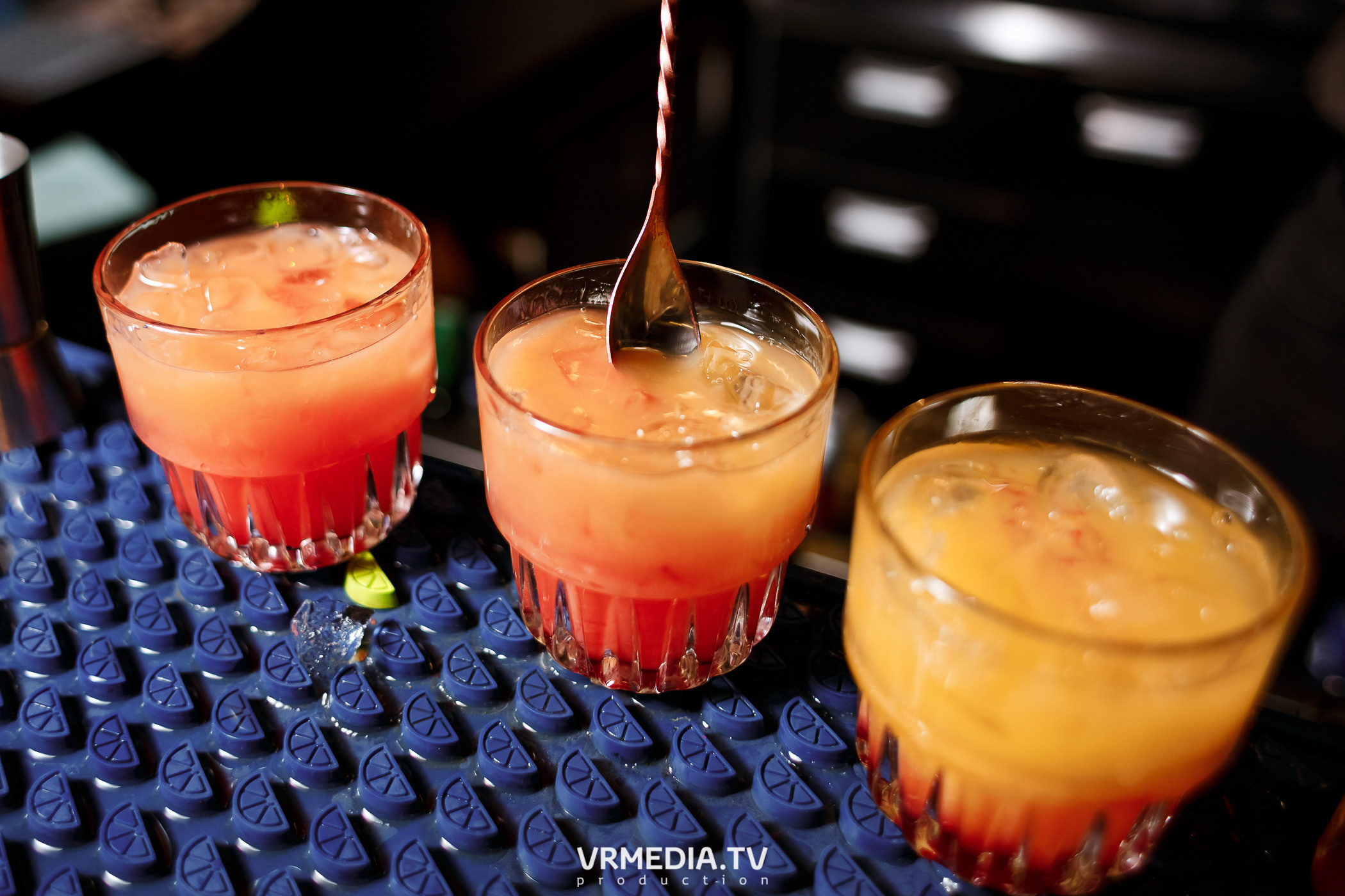 Золотая пятница. Вечеринка 90х в караоке-баре «Volna»