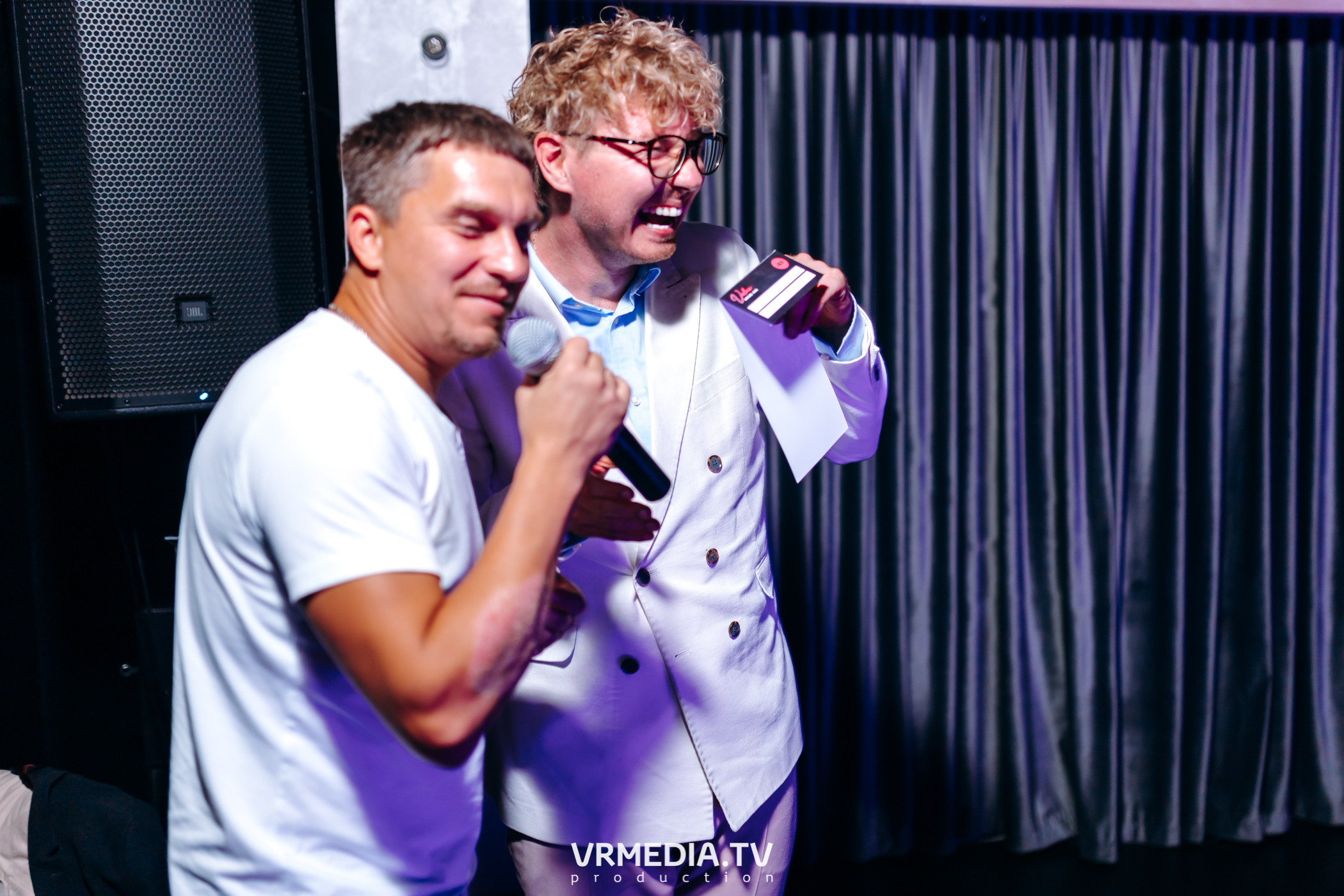 Love is… в караоке-баре «Volna»