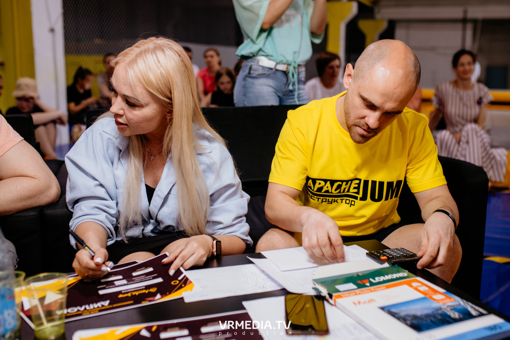 Соревнования по прыжкам на батуте в «Apache Jump»