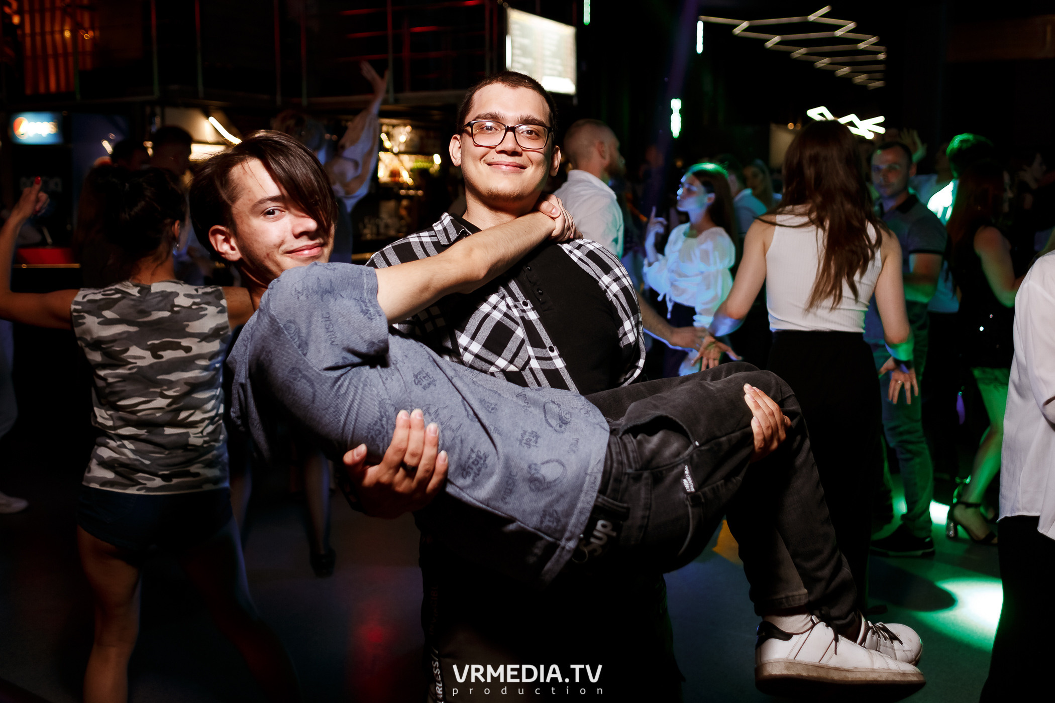 Выходные в баре «DOSKI»