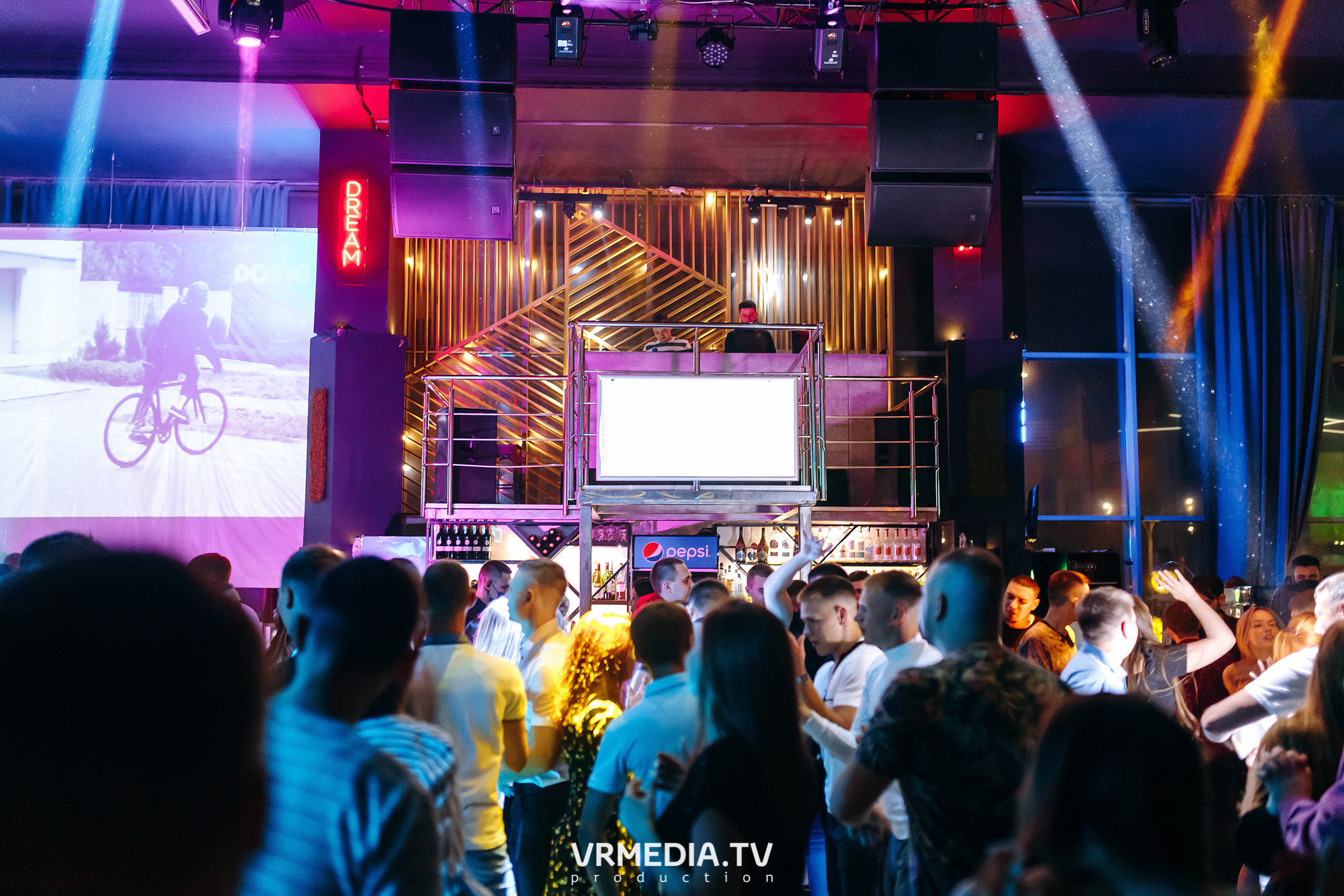 Выходные в баре «DOSKI»