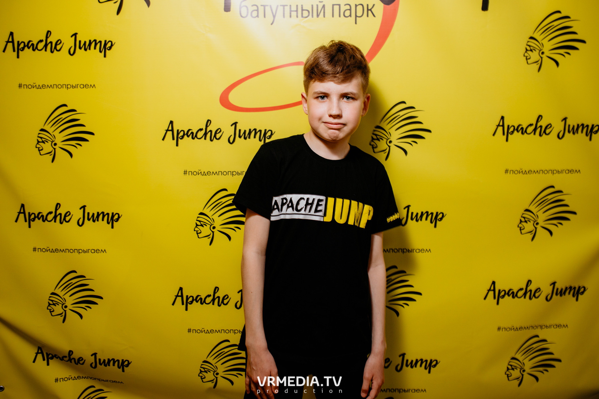 Соревнования по прыжкам на батуте в «Apache Jump»