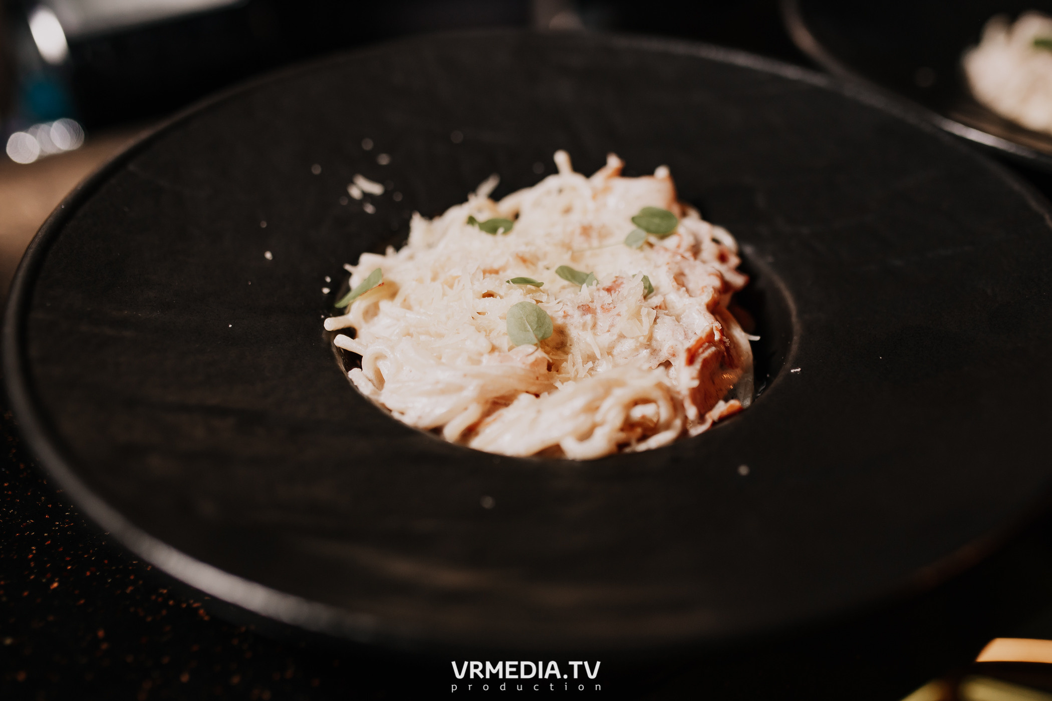 Пятничная вечеринка в караоке-баре «Volna»