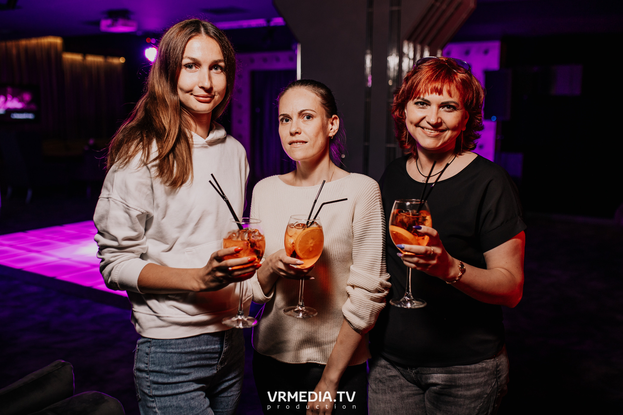 Пятничная вечеринка в караоке-баре «Volna»