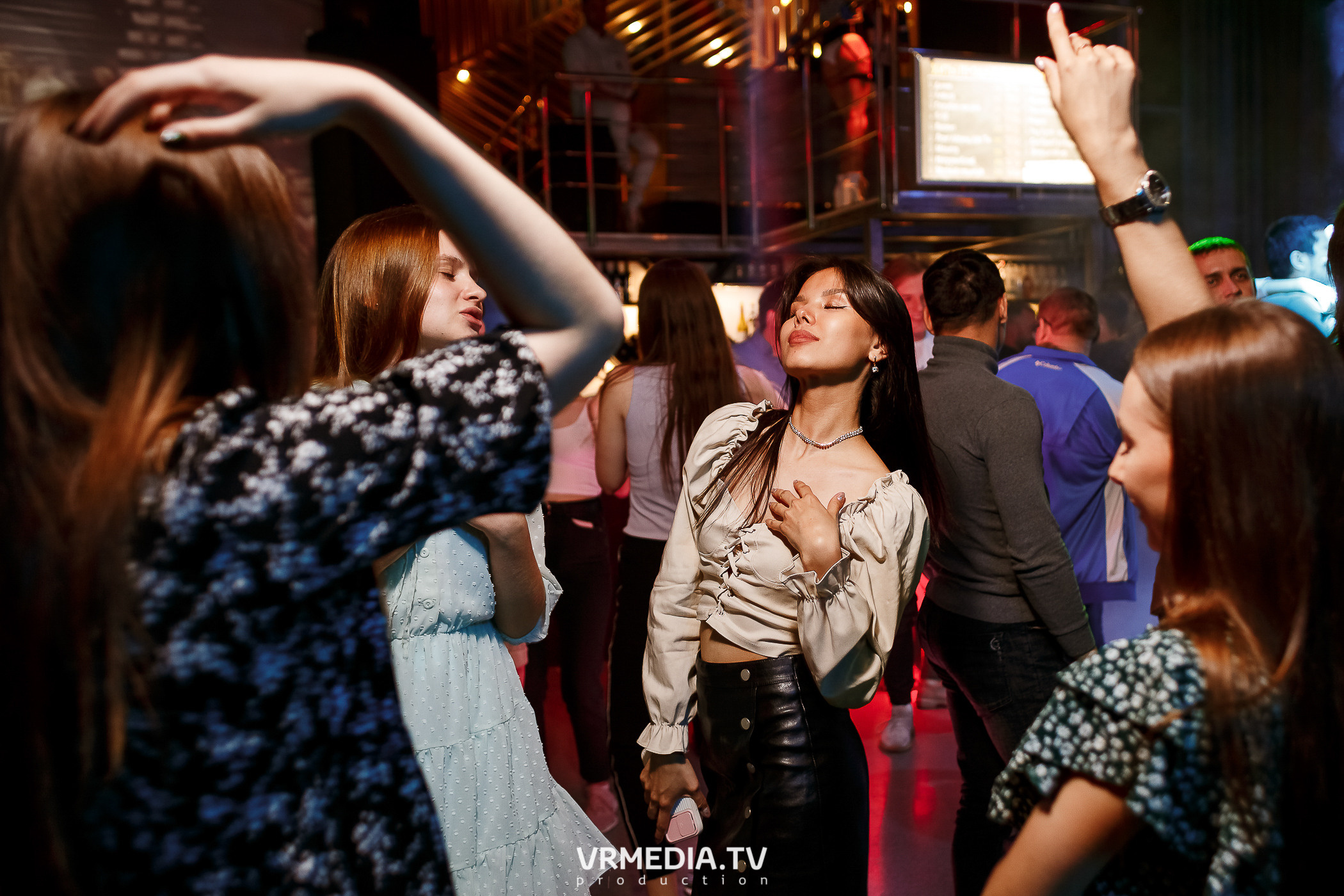 Выходные в баре «DOSKI»