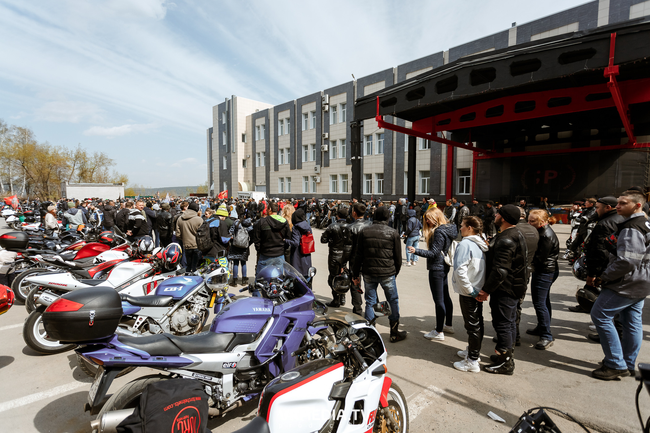 Открытие кемеровского мотосезона в культурном пространстве «Редакция»