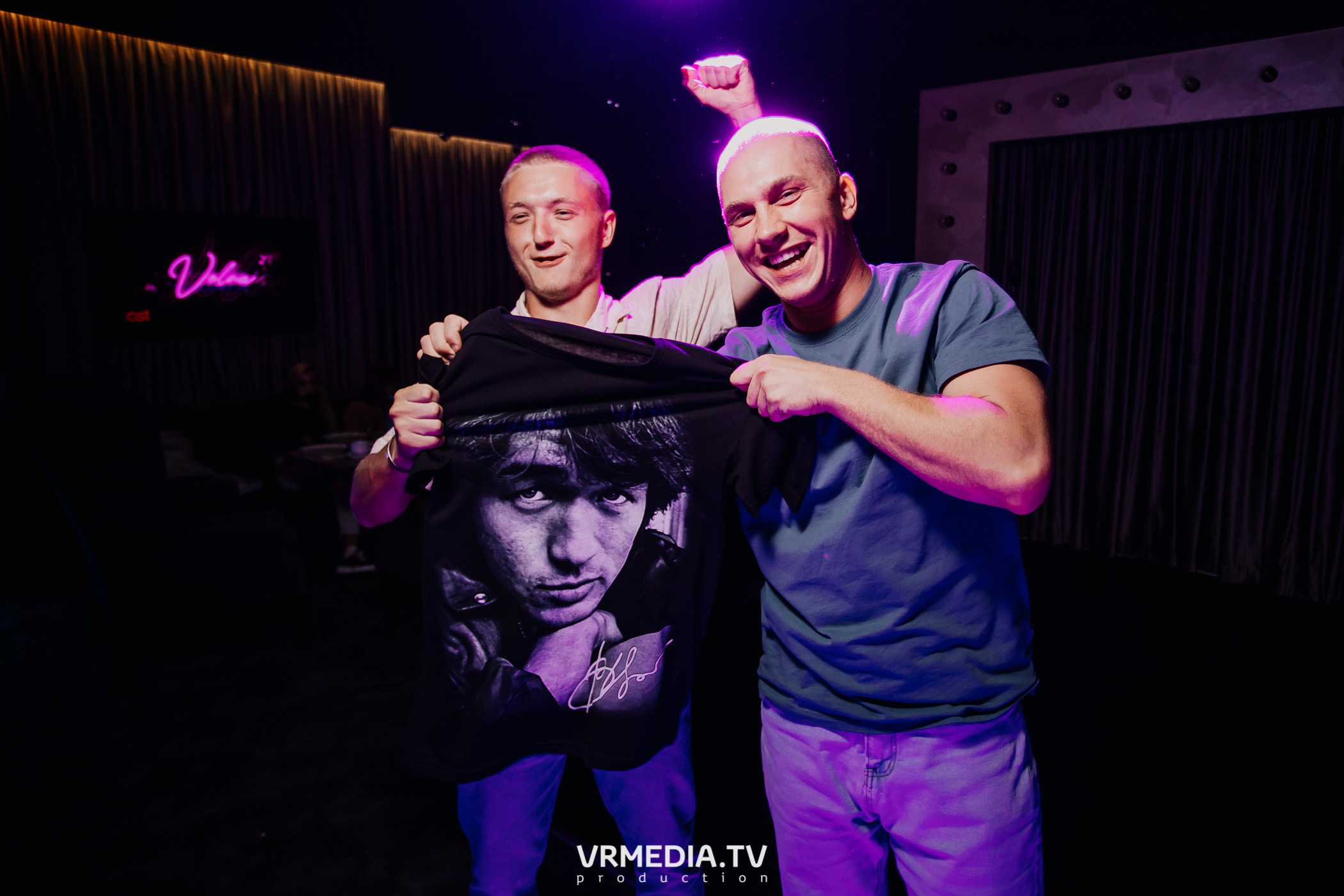 Русский рок в караоке-баре «Volna»