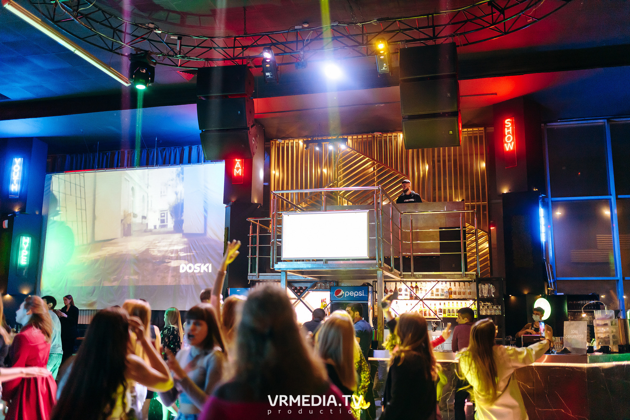 Выходные в баре «DOSKI»