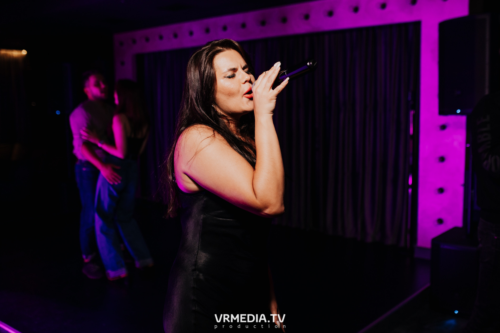 Пятничная вечеринка в караоке-баре «Volna»