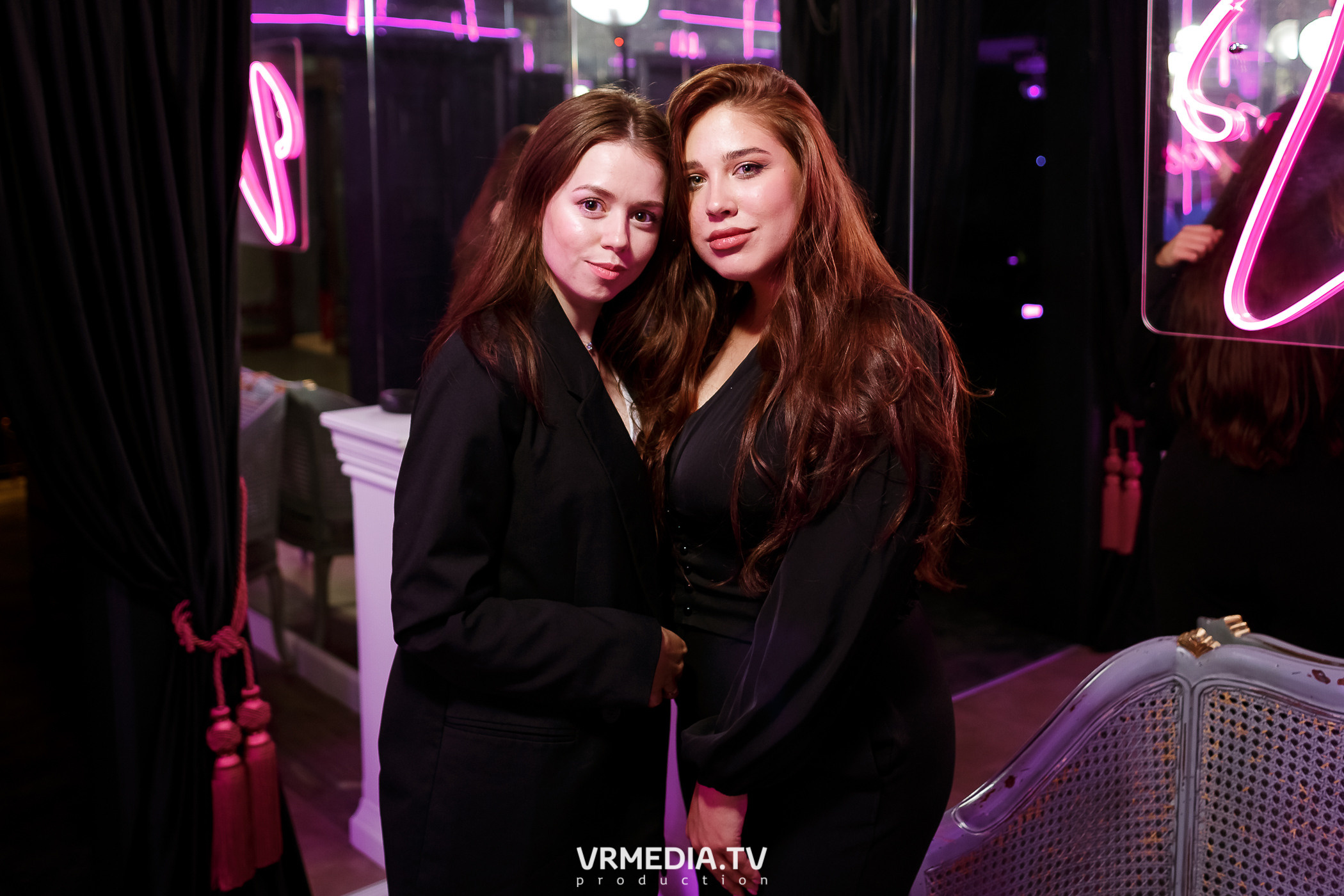 Золотая пятница. Вечеринка 90х в караоке-баре «Volna»