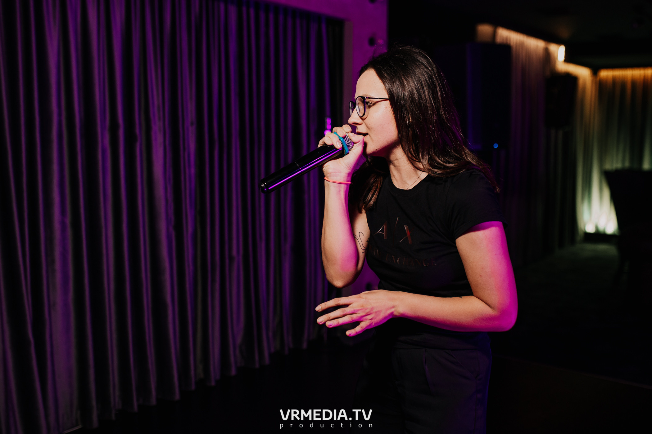 Пятничная вечеринка в караоке-баре «Volna»