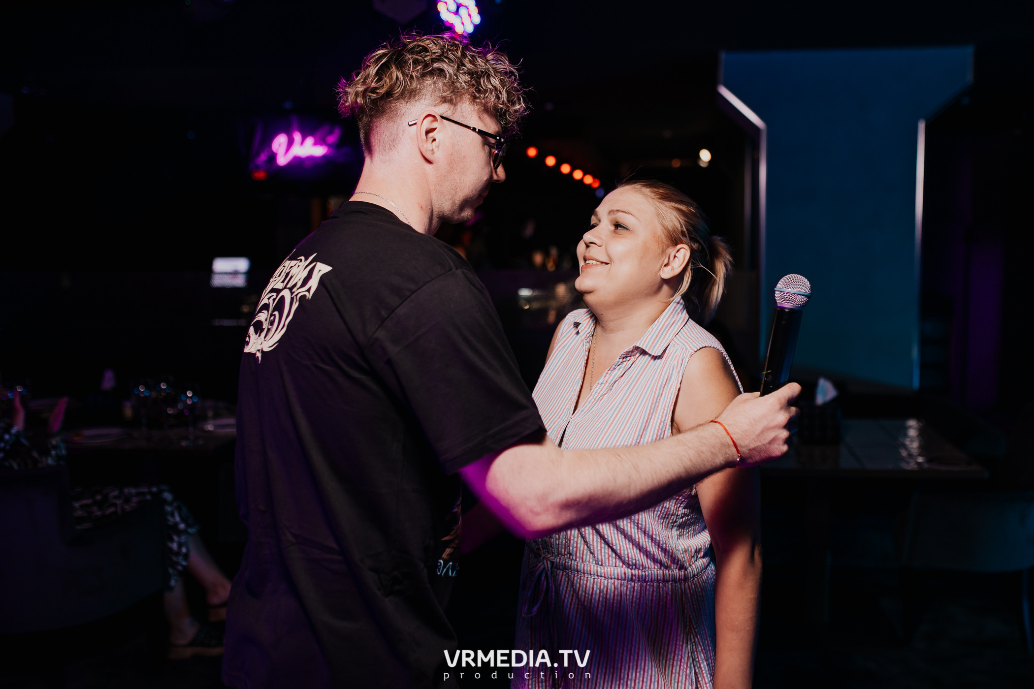 Русский рок в караоке-баре «Volna»