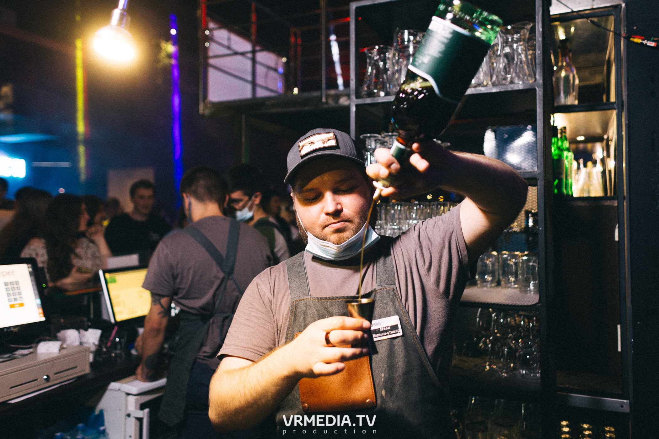 Bunny Hard в баре «DOSKI»