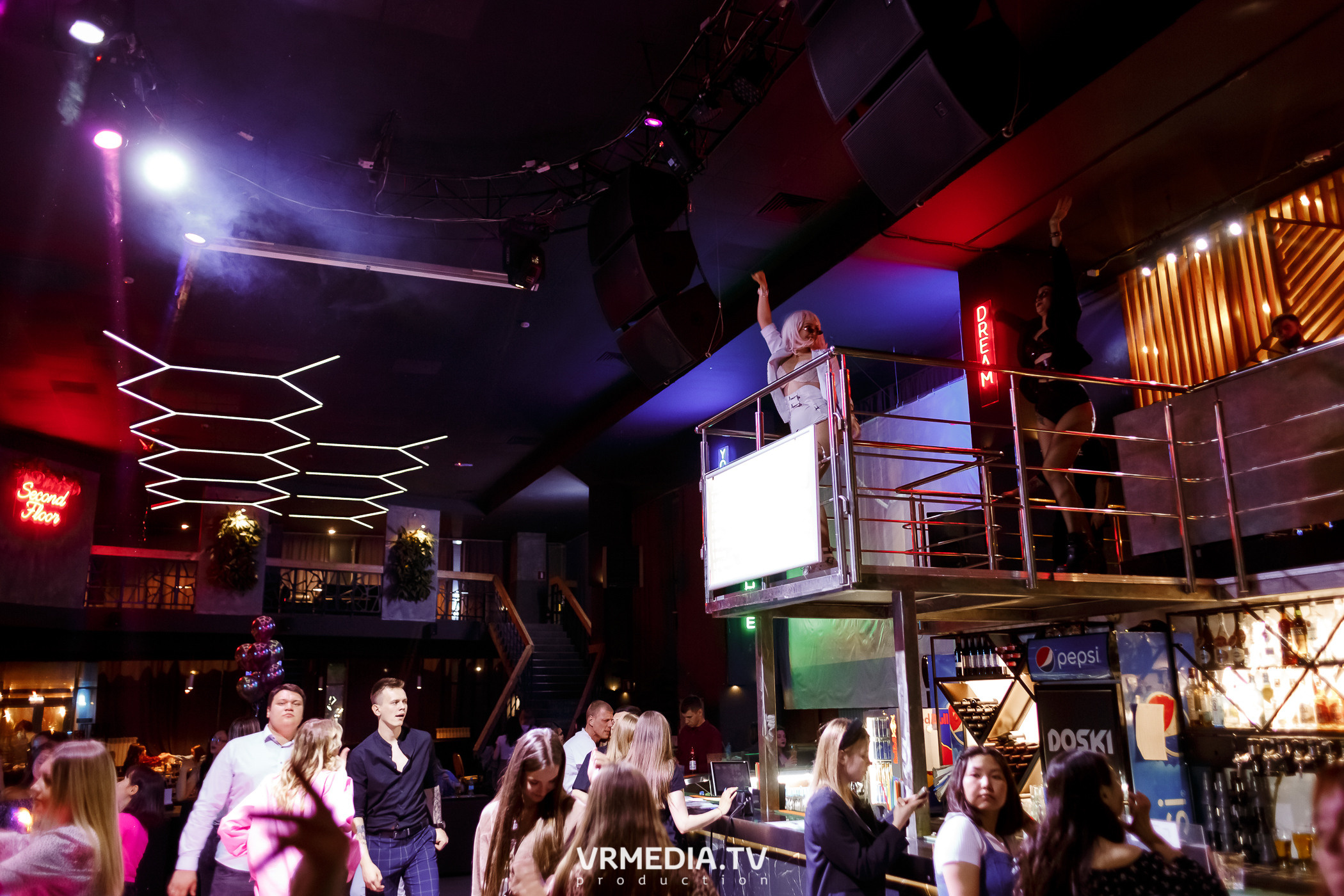 Выходные в баре «DOSKI»